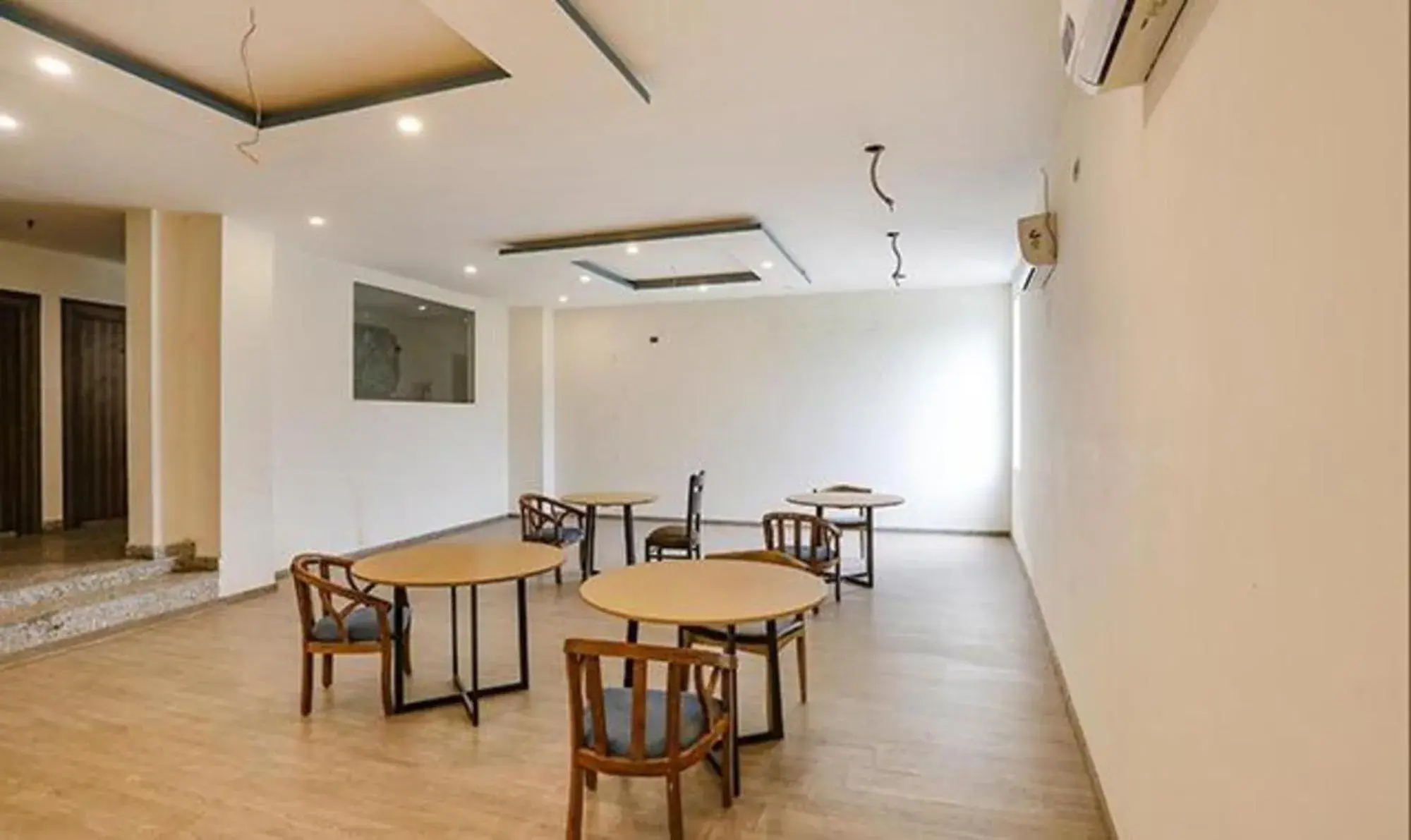 Restaurant/places to eat in FabHotel Royale 58 Restaurant/places to eat in FabHotel Royale 58