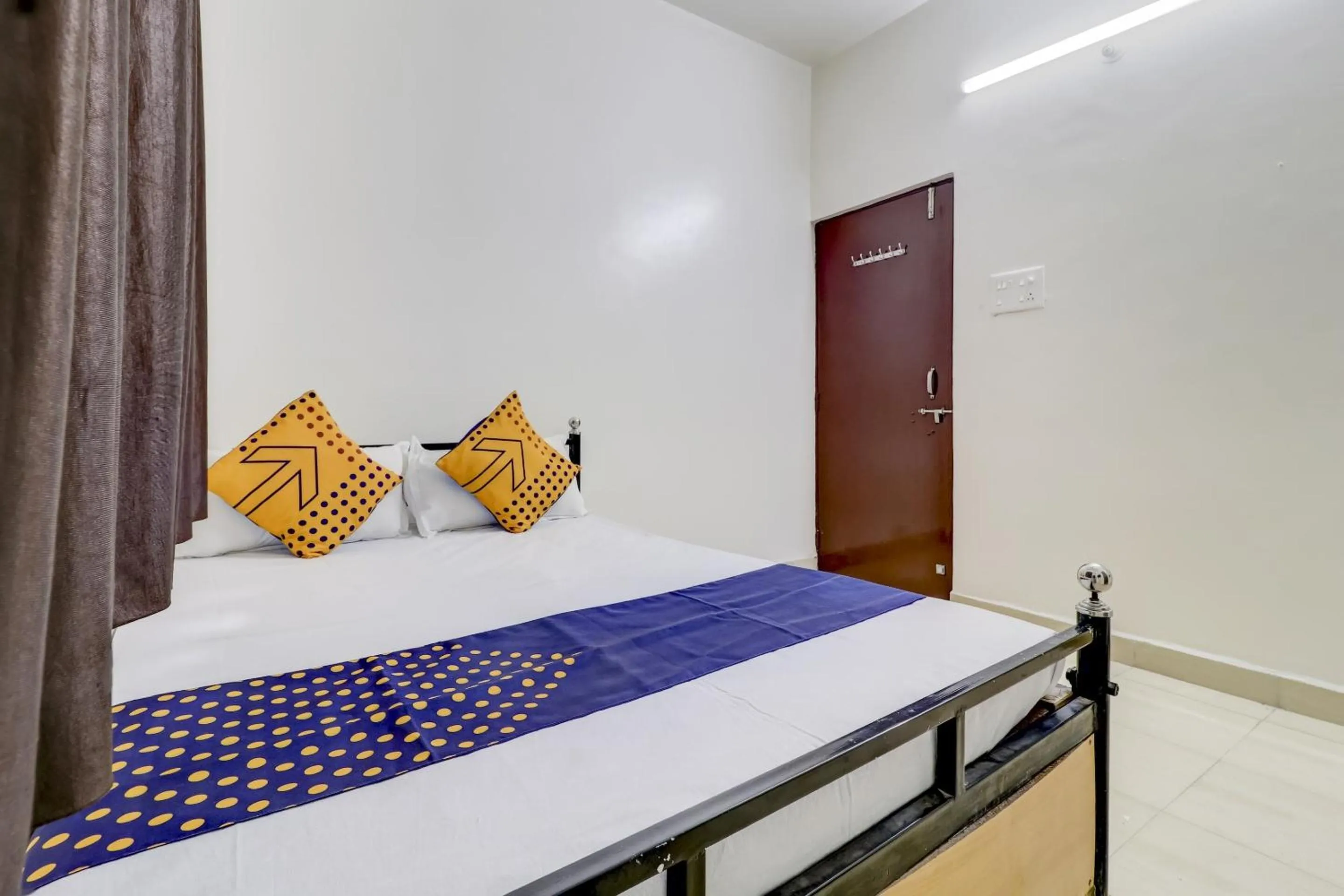 Bedroom in Hotel O Royal Rest Rooms