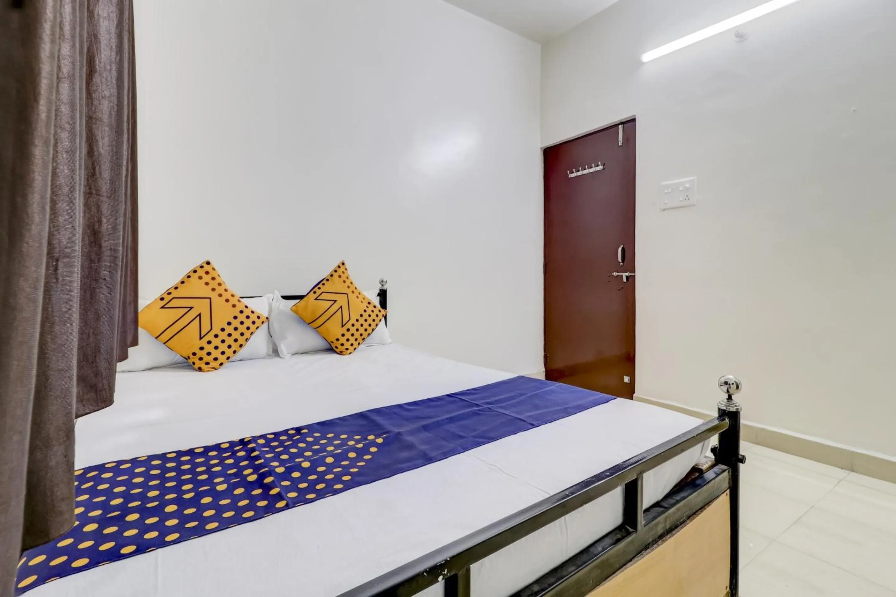 Bedroom in Hotel O Royal Rest Rooms