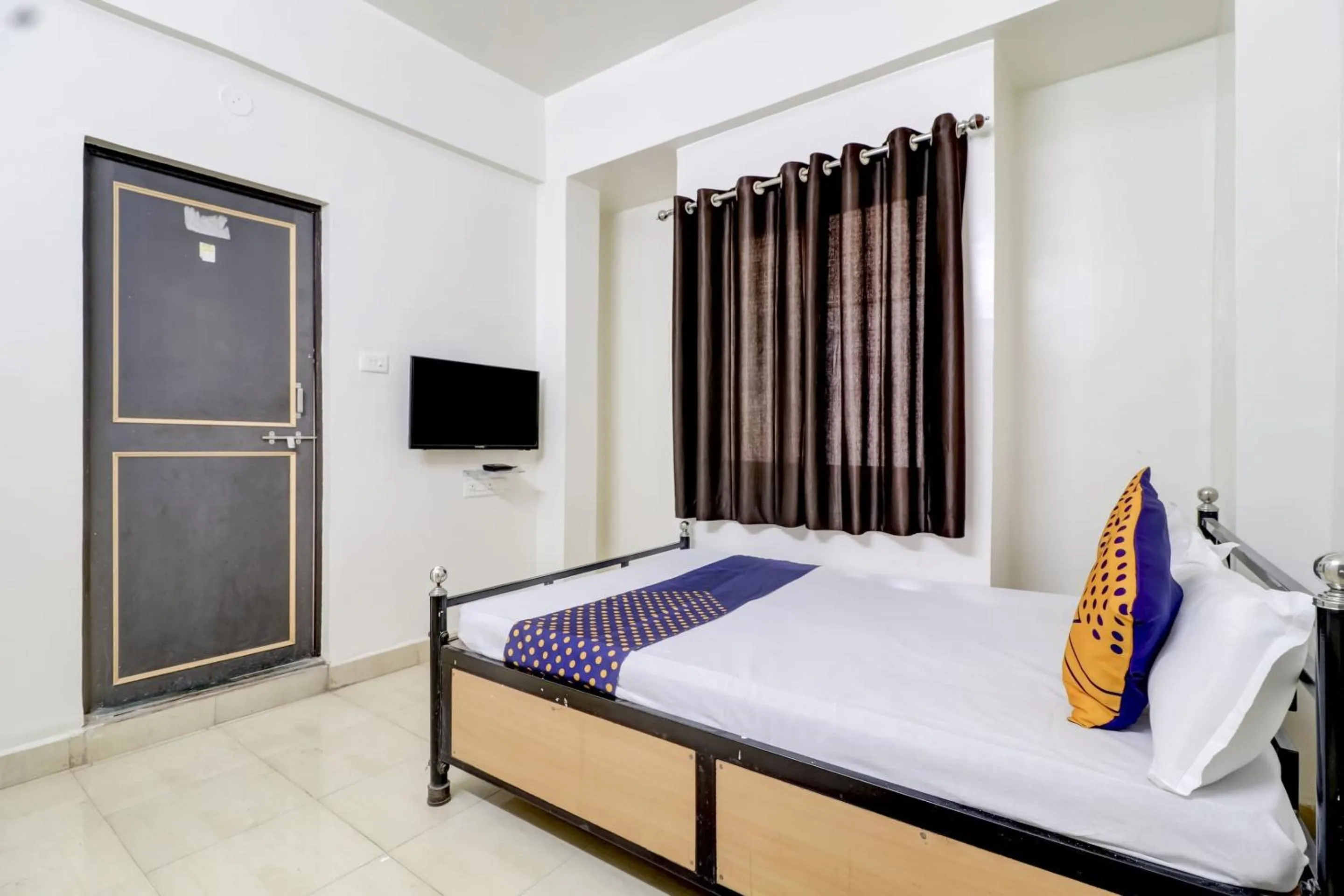 Bedroom in Hotel O Royal Rest Rooms