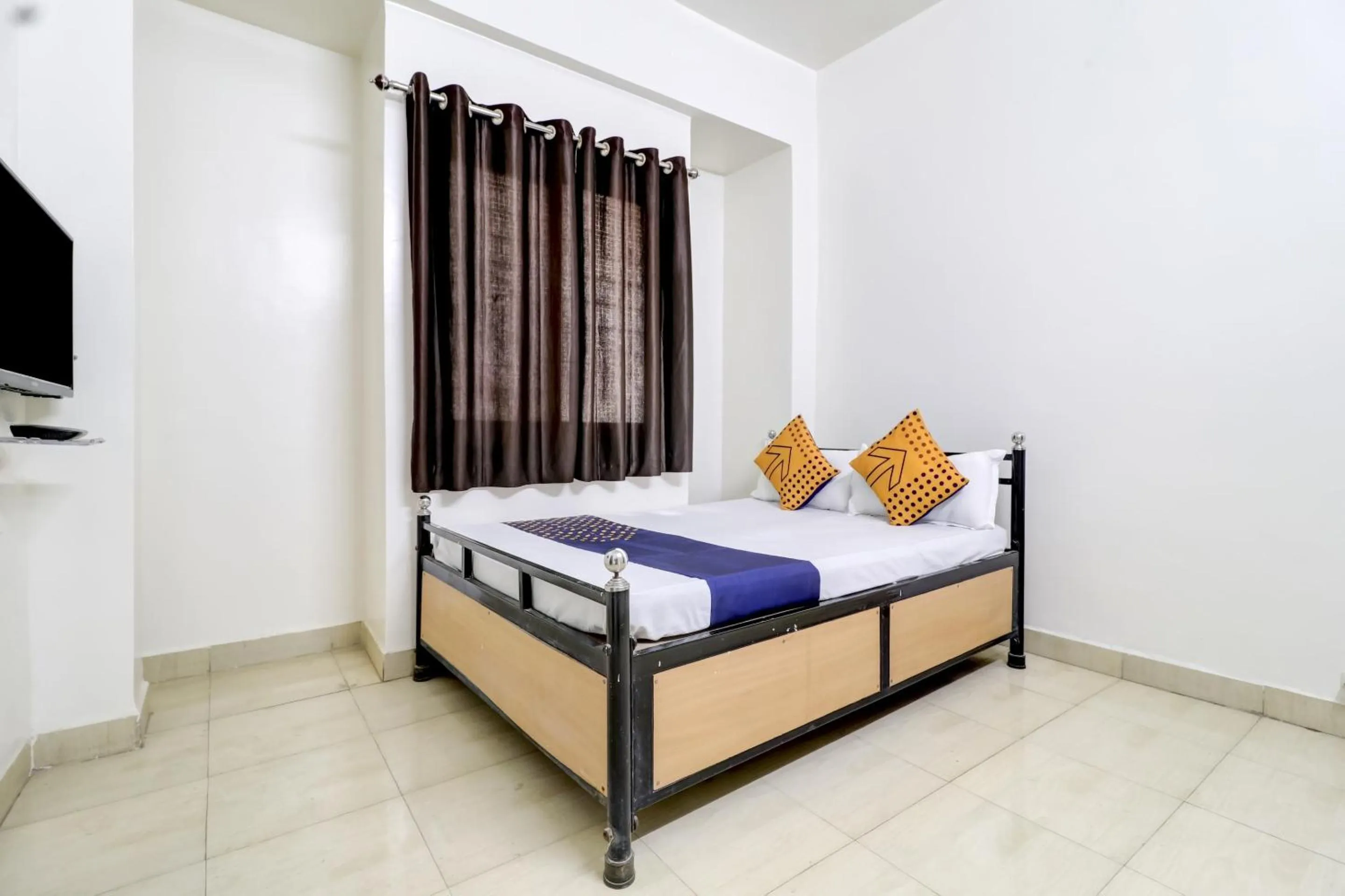 Bedroom in Hotel O Royal Rest Rooms