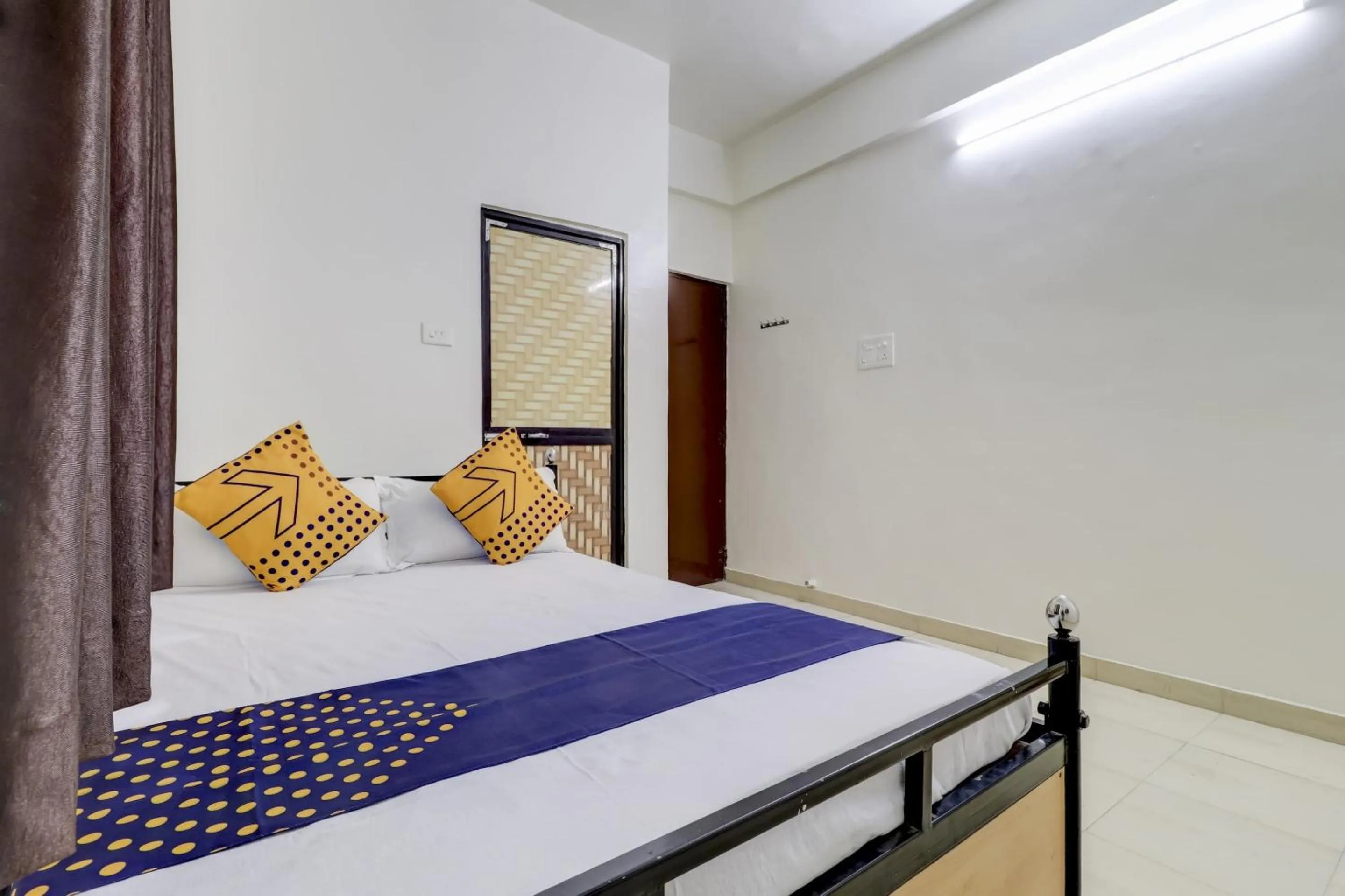 Bedroom in Hotel O Royal Rest Rooms