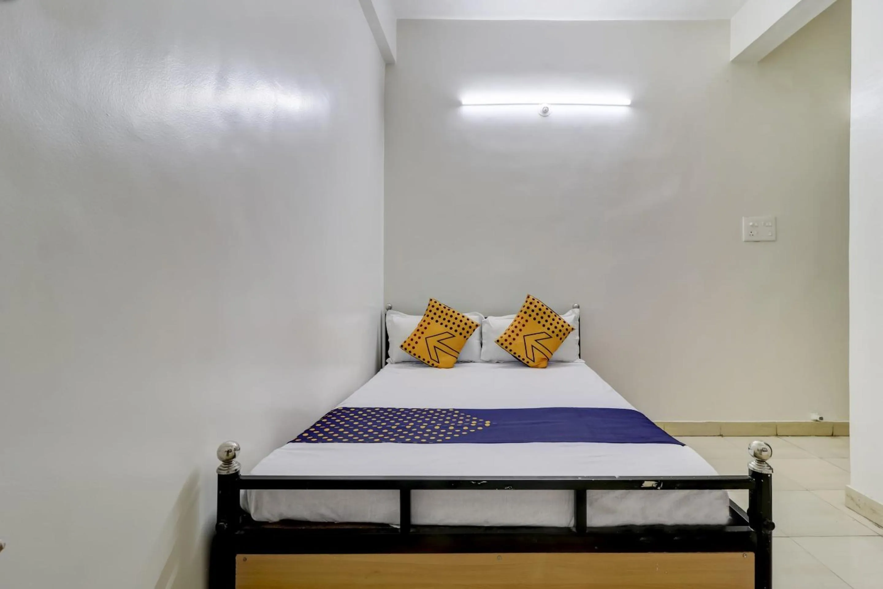 Bedroom in Hotel O Royal Rest Rooms