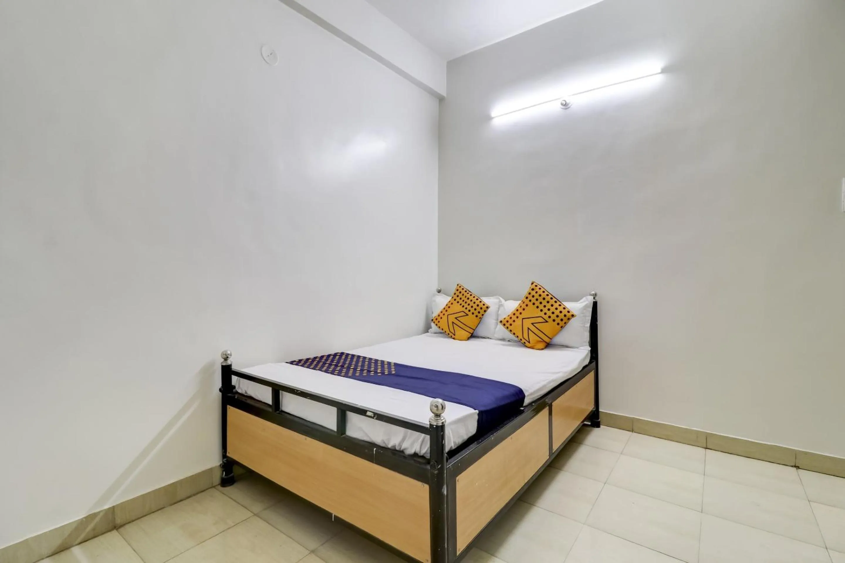 Bedroom in Hotel O Royal Rest Rooms