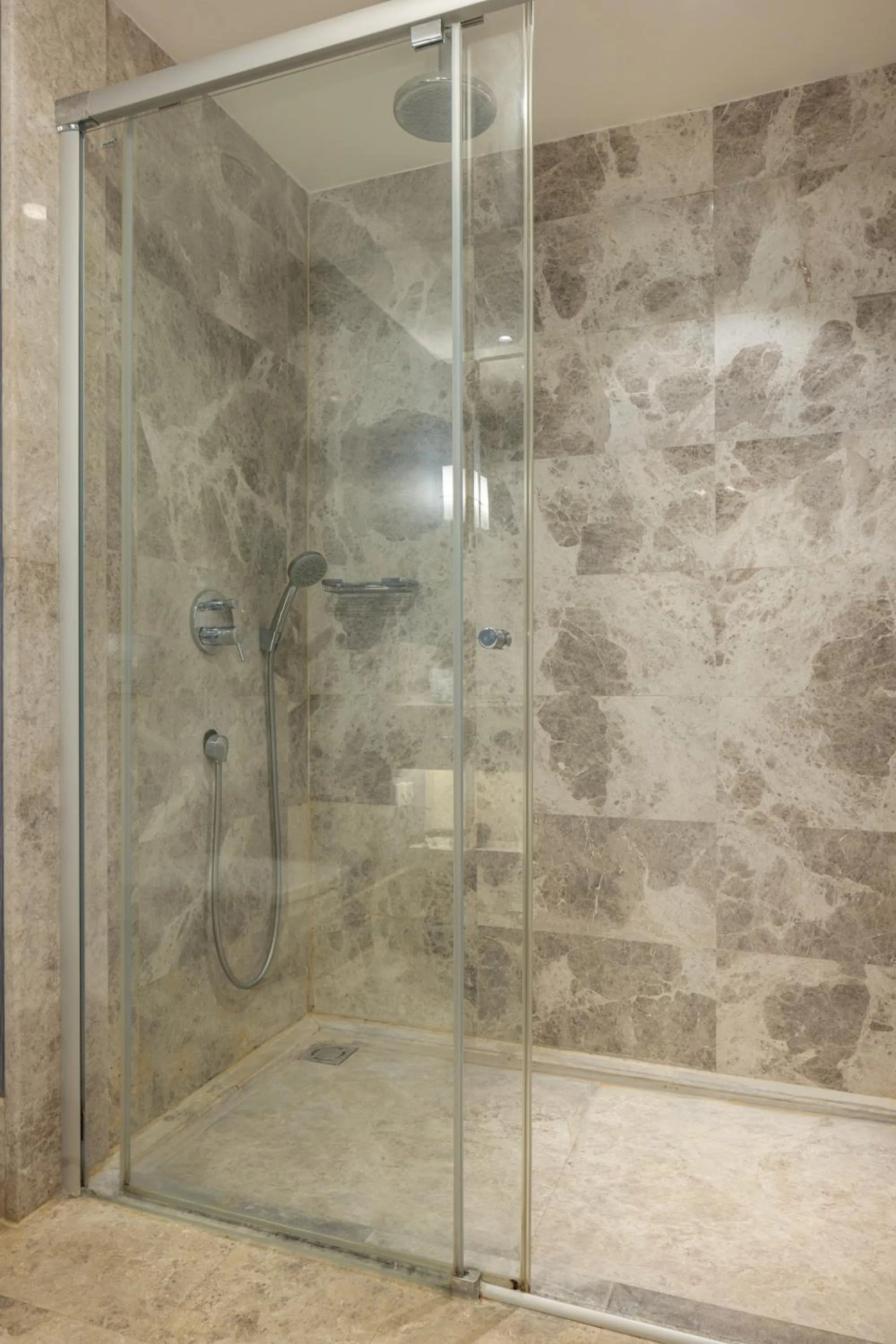 Shower in Elexus Hotel Resort & Spa & Casino