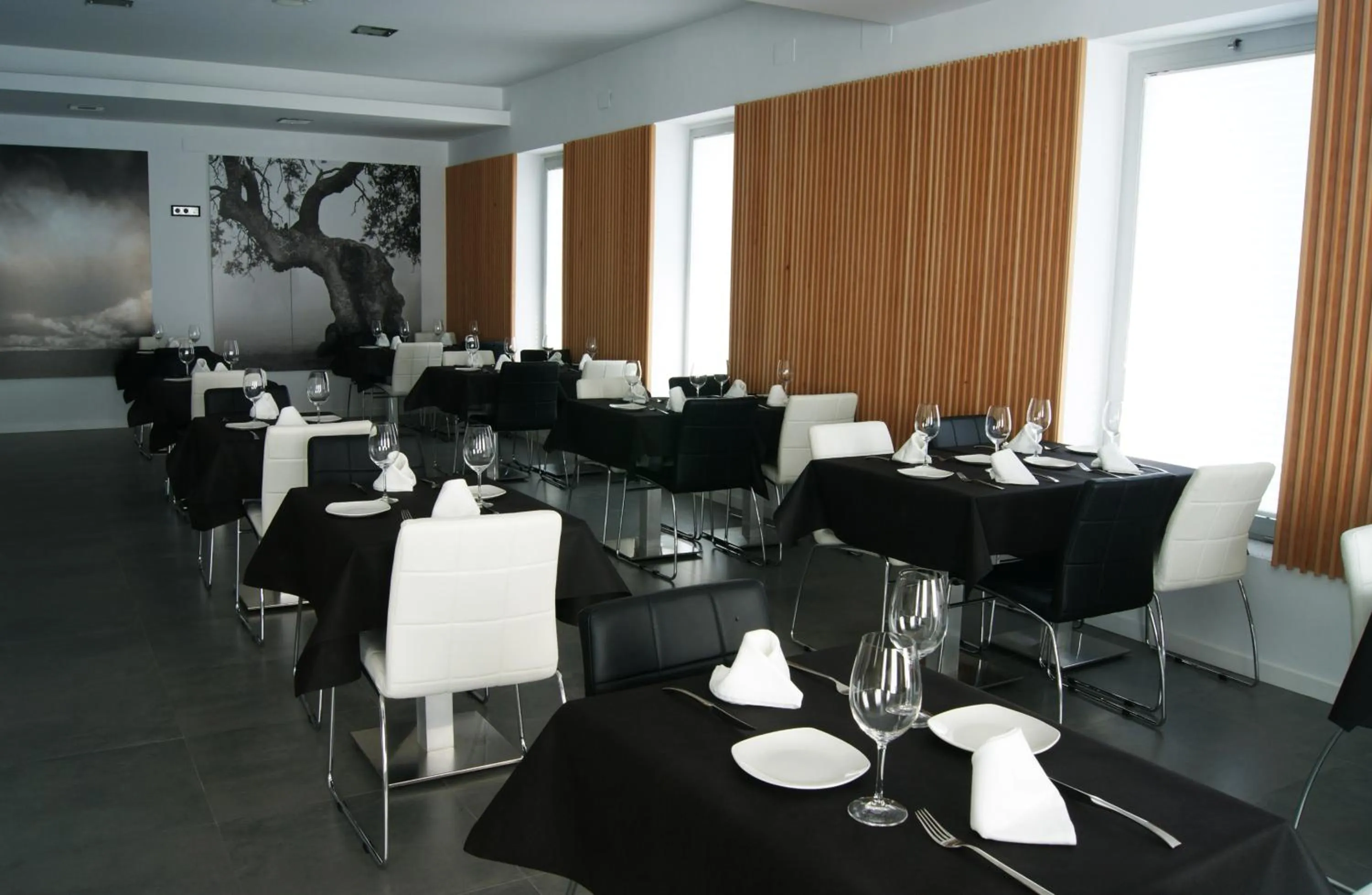 Restaurant/places to eat in Hotel EH Piedra Y Luz