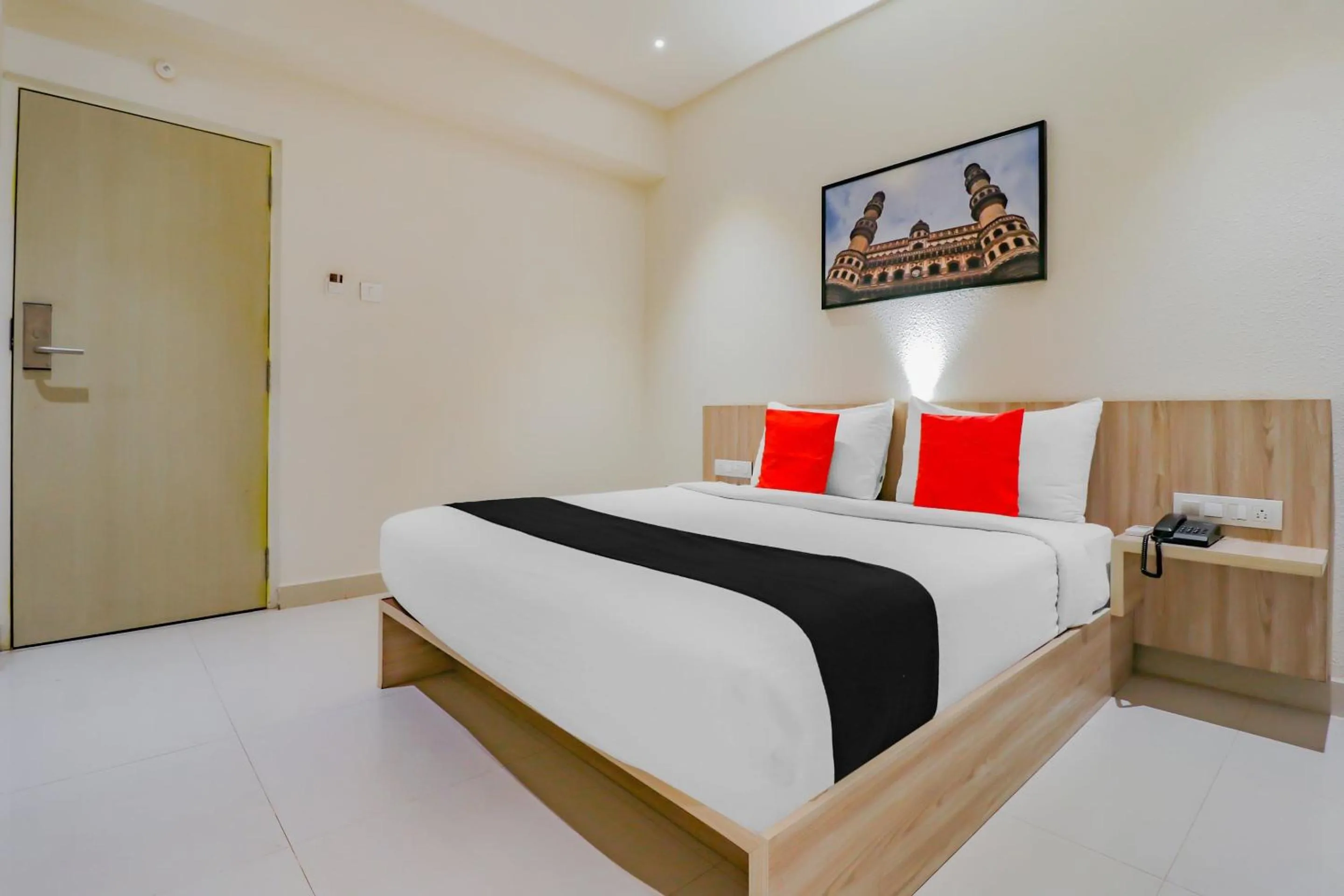 Bedroom in Capital O Royal Keys Near Brookfield Mall, AECS Layout