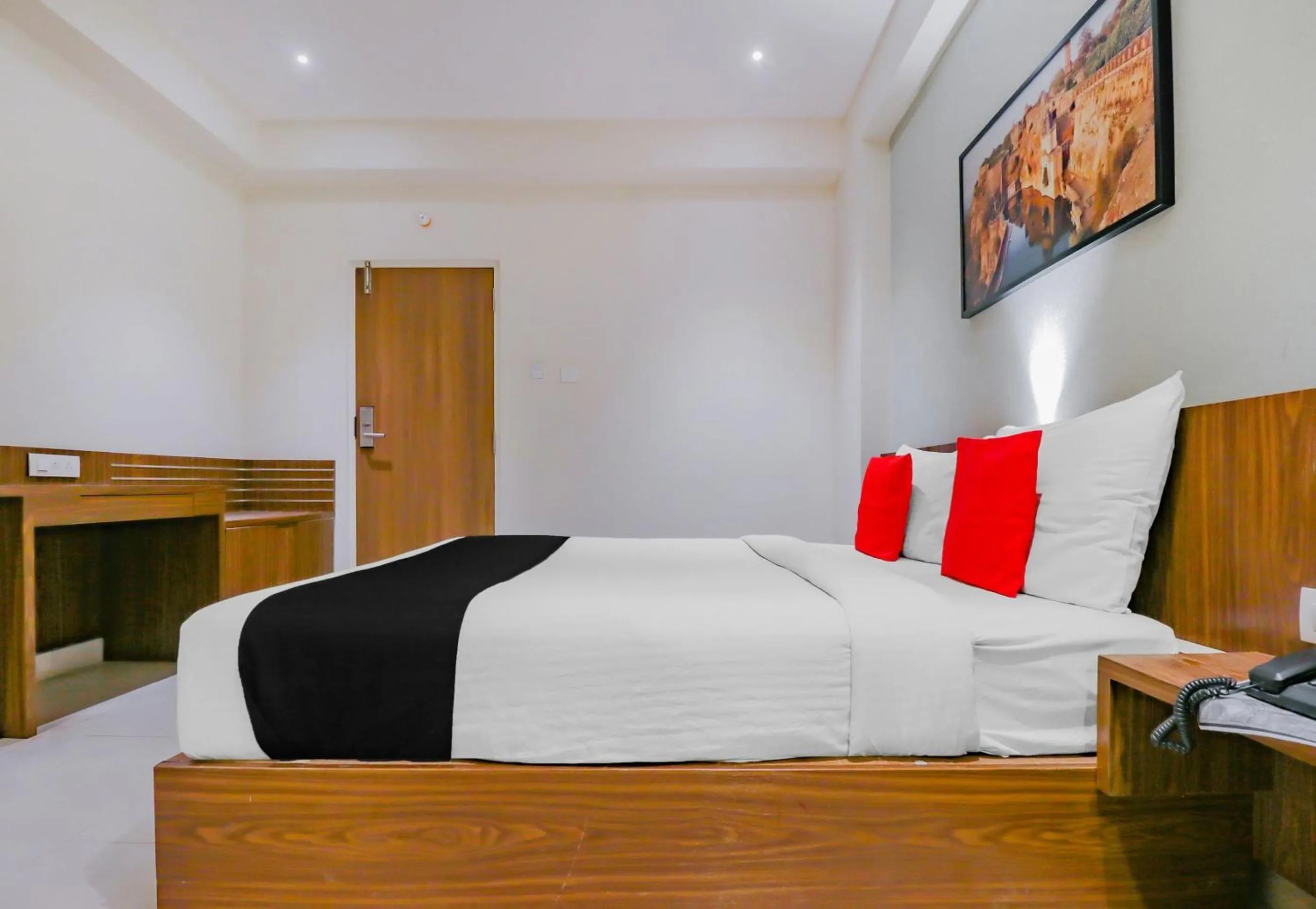 Bedroom, Bed in Capital O Royal Keys Near Brookfield Mall, AECS Layout