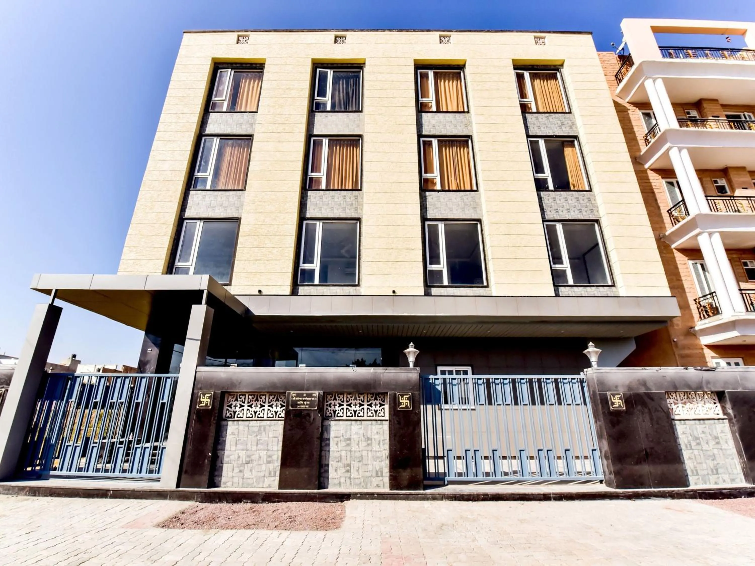 Facade/entrance in Capital O Maurya Inn