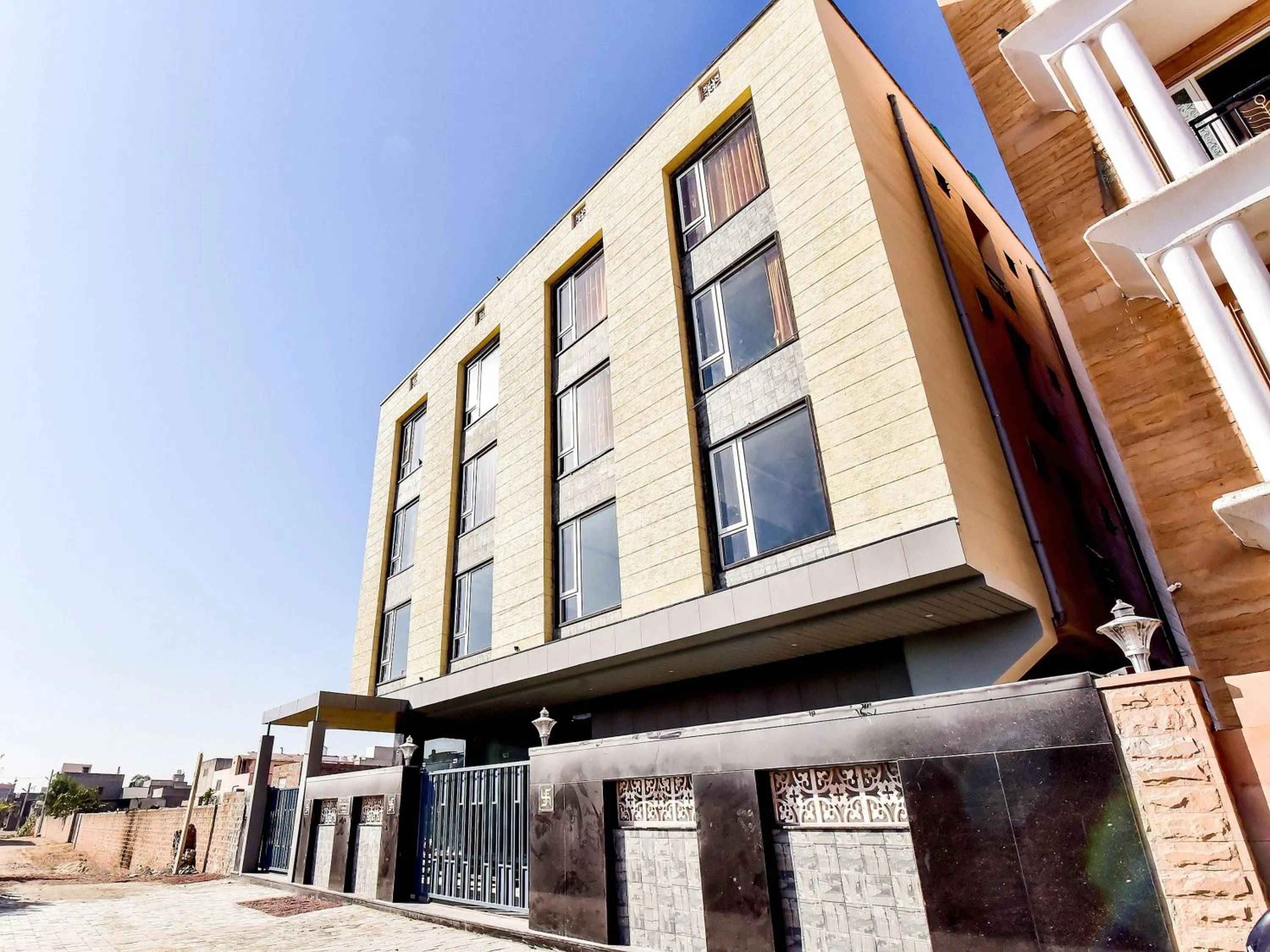 Facade/entrance in Capital O Maurya Inn