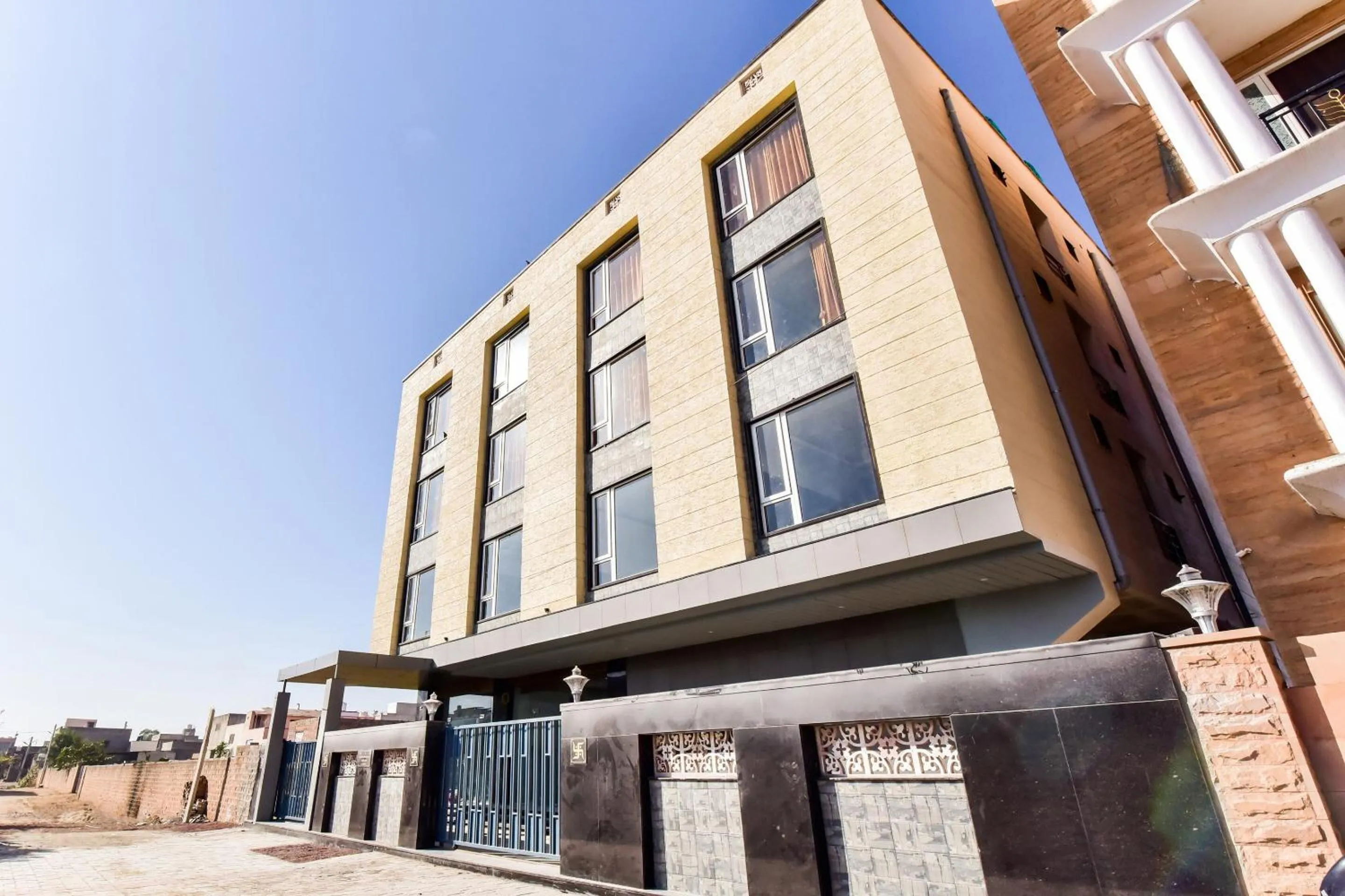 Facade/entrance in Capital O Maurya Inn