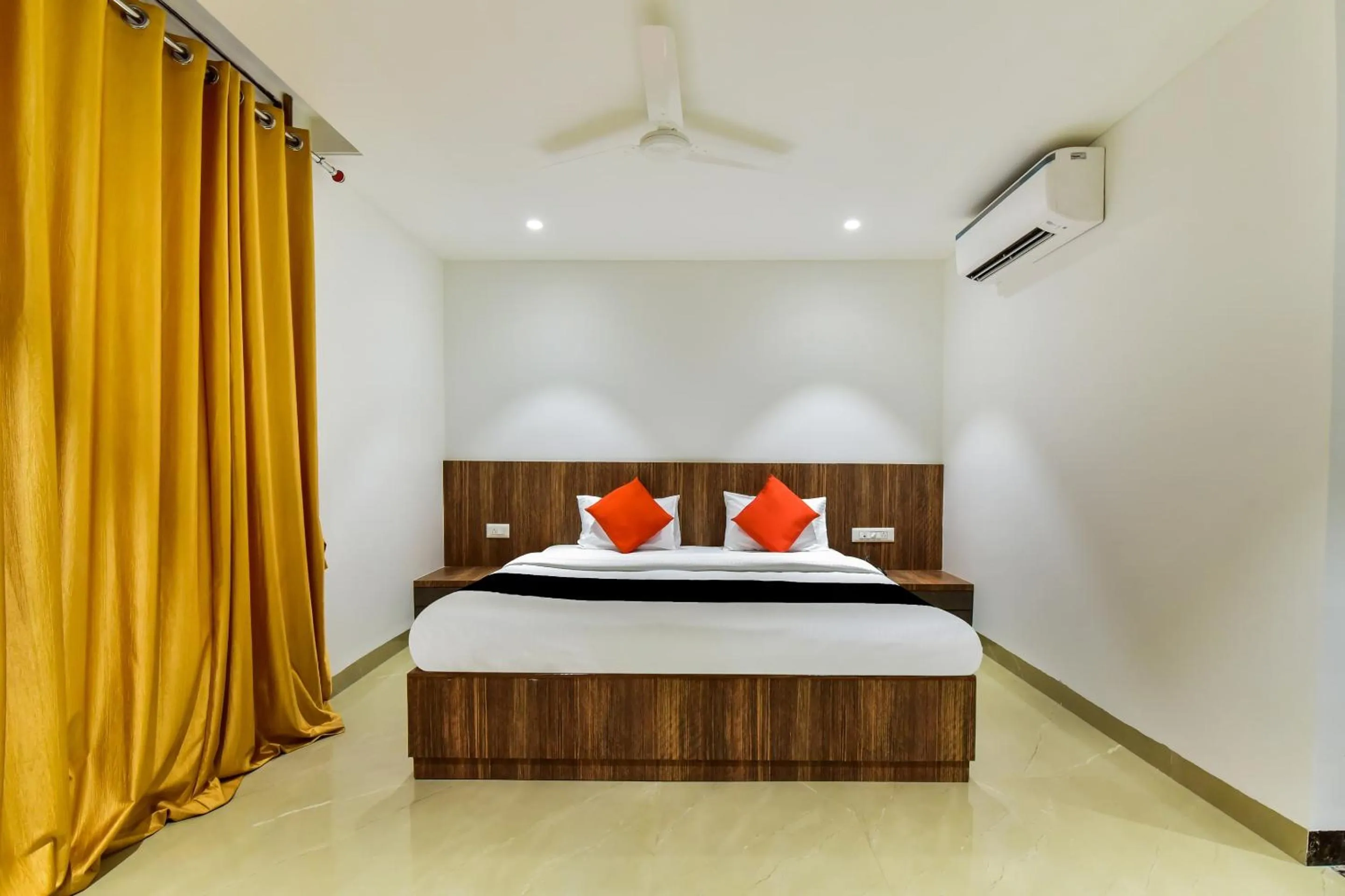 Bedroom in Capital O Maurya Inn