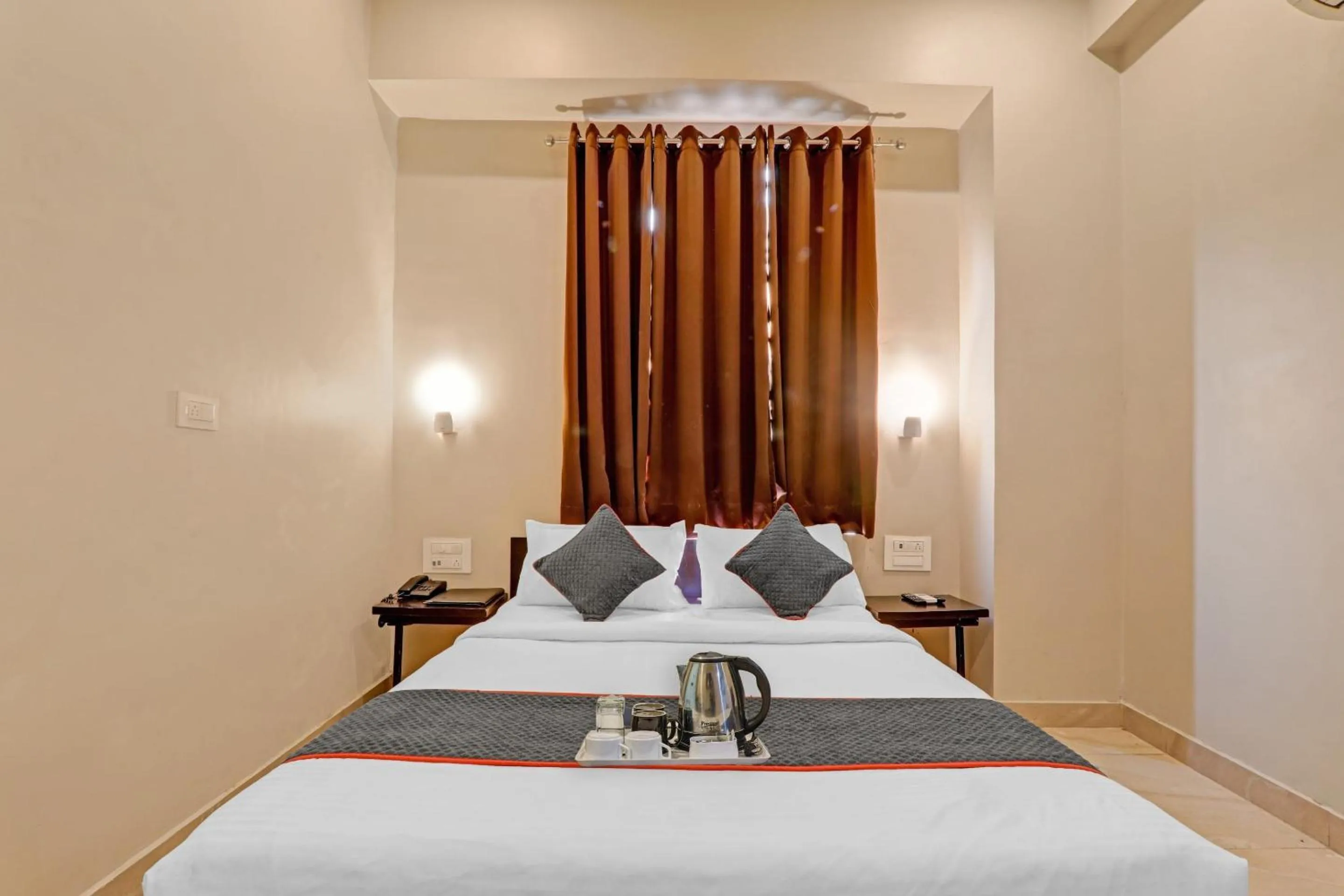 Bedroom in Super Townhouse Amaraa Hotel Near Phoenix Palassio