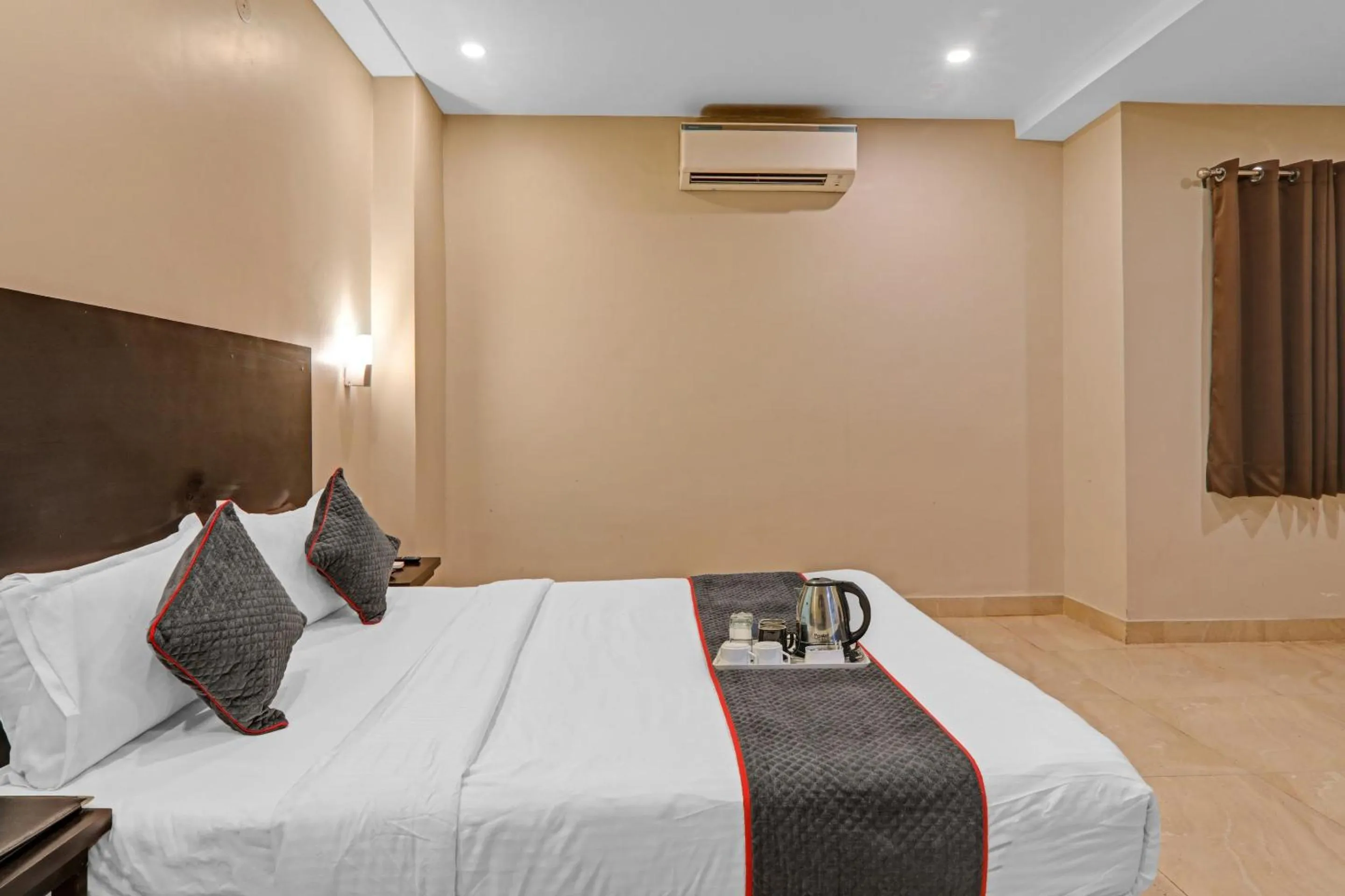 Bedroom in Super Townhouse Amaraa Hotel Near Phoenix Palassio