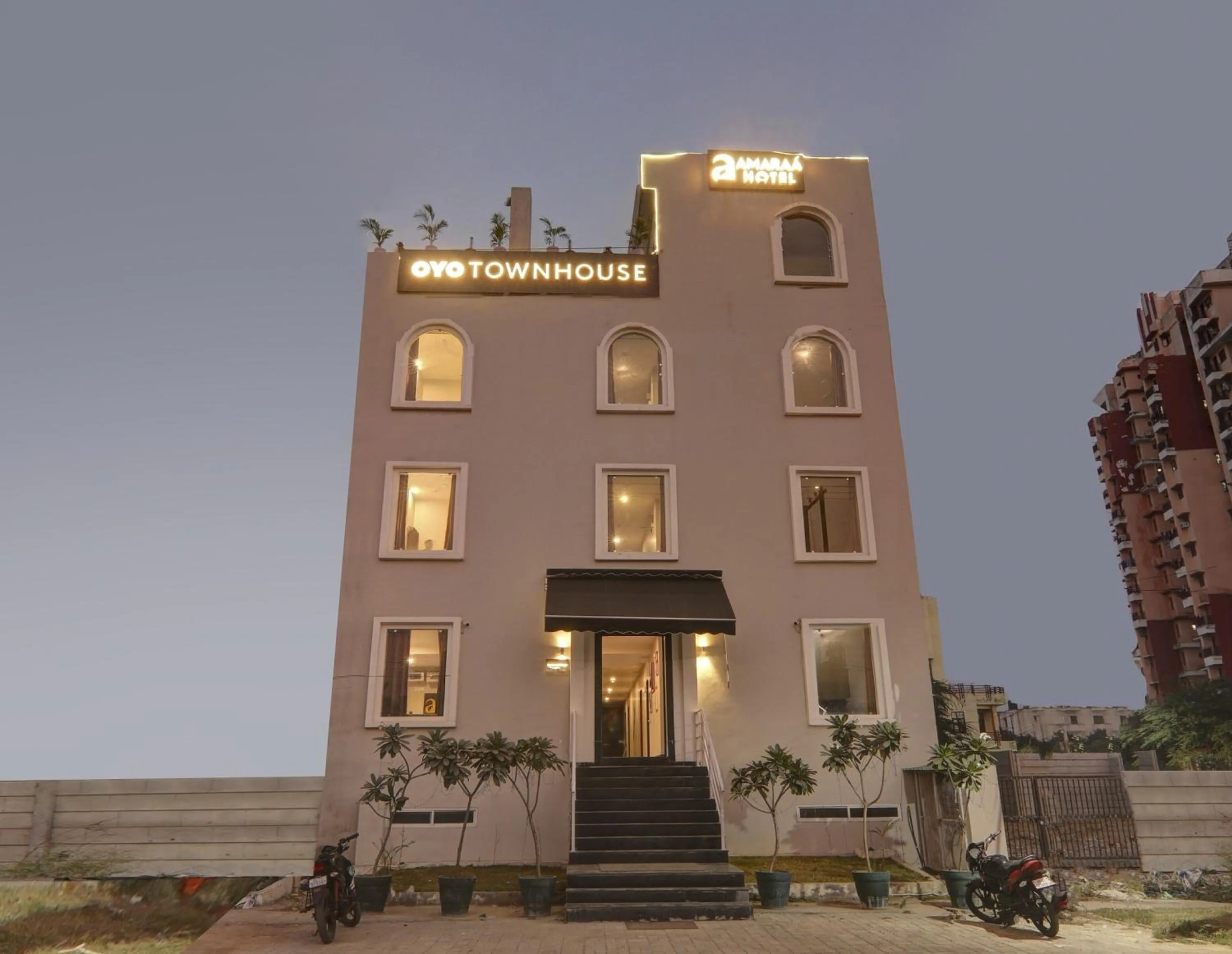 Facade/entrance in Super Townhouse Amaraa Hotel Near Phoenix Palassio