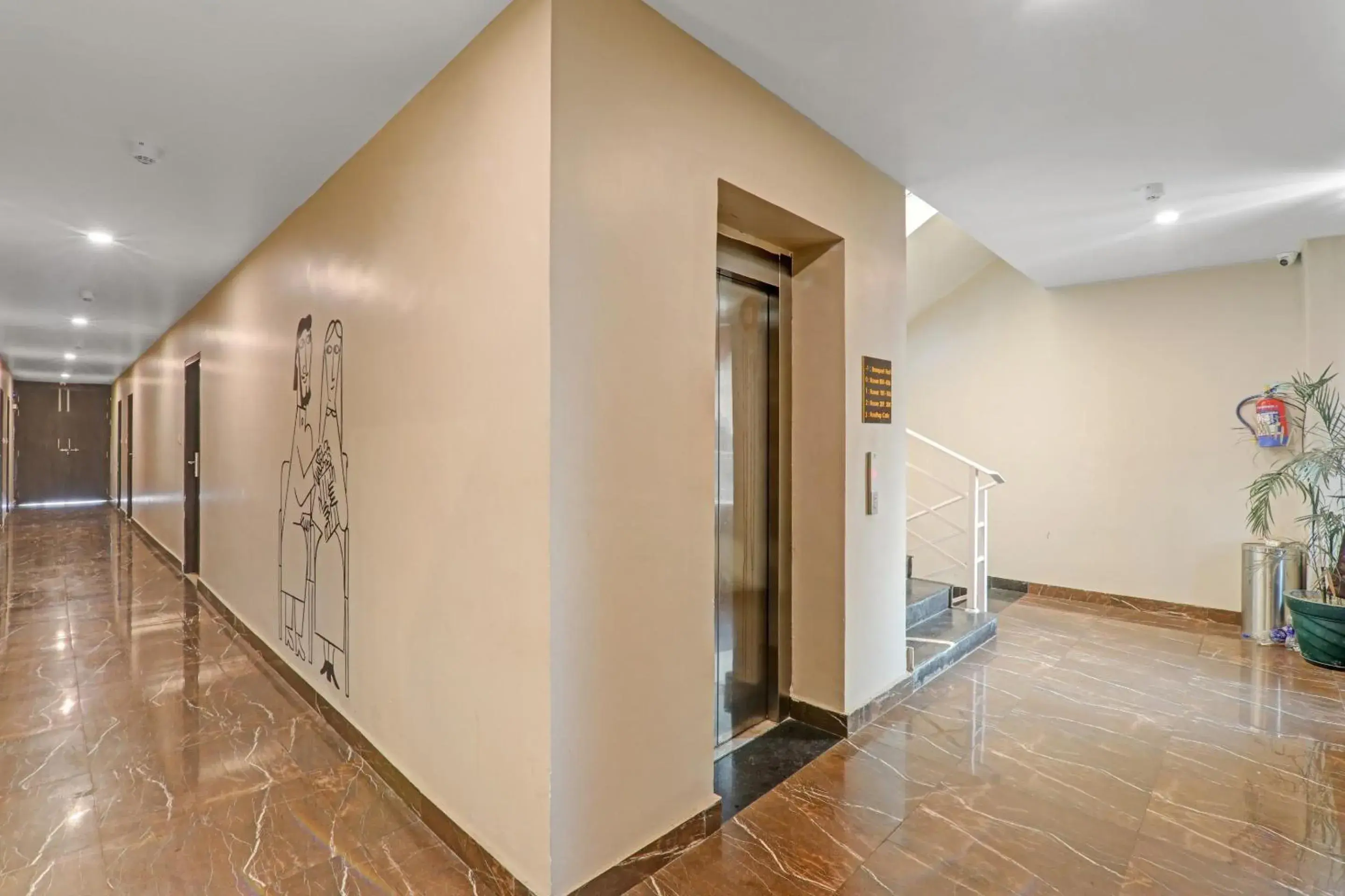 Lobby or reception in Super Townhouse Amaraa Hotel Near Phoenix Palassio Lobby or reception in Super Townhouse Amaraa Hotel Near Phoenix Palassio