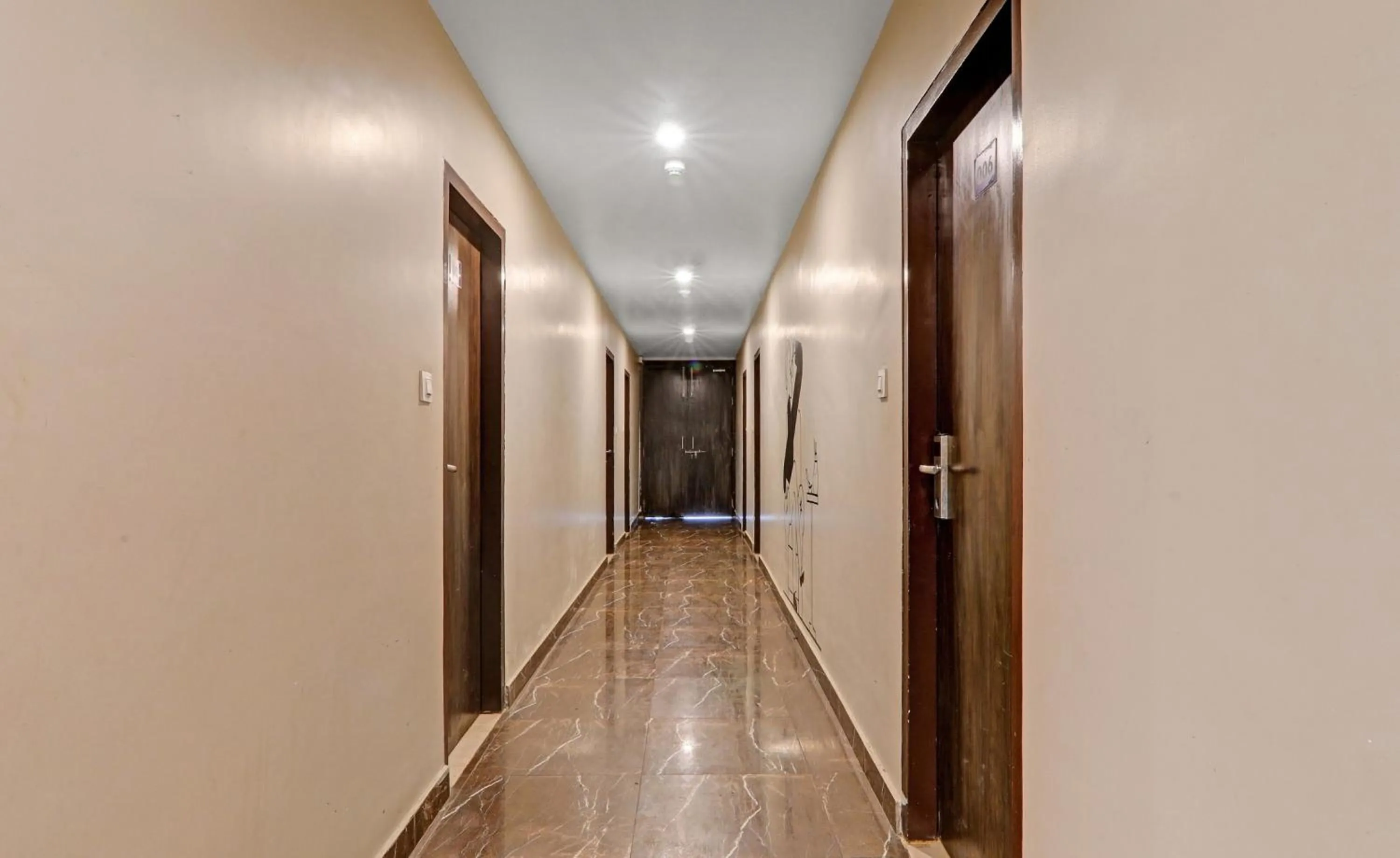 Lobby or reception in Super Townhouse Amaraa Hotel Near Phoenix Palassio