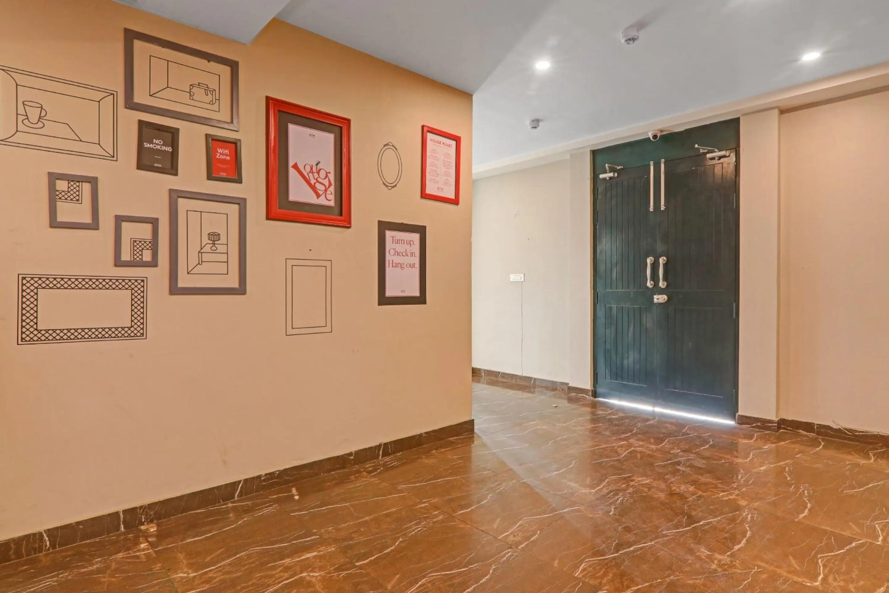 Lobby or reception in Super Townhouse Amaraa Hotel Near Phoenix Palassio