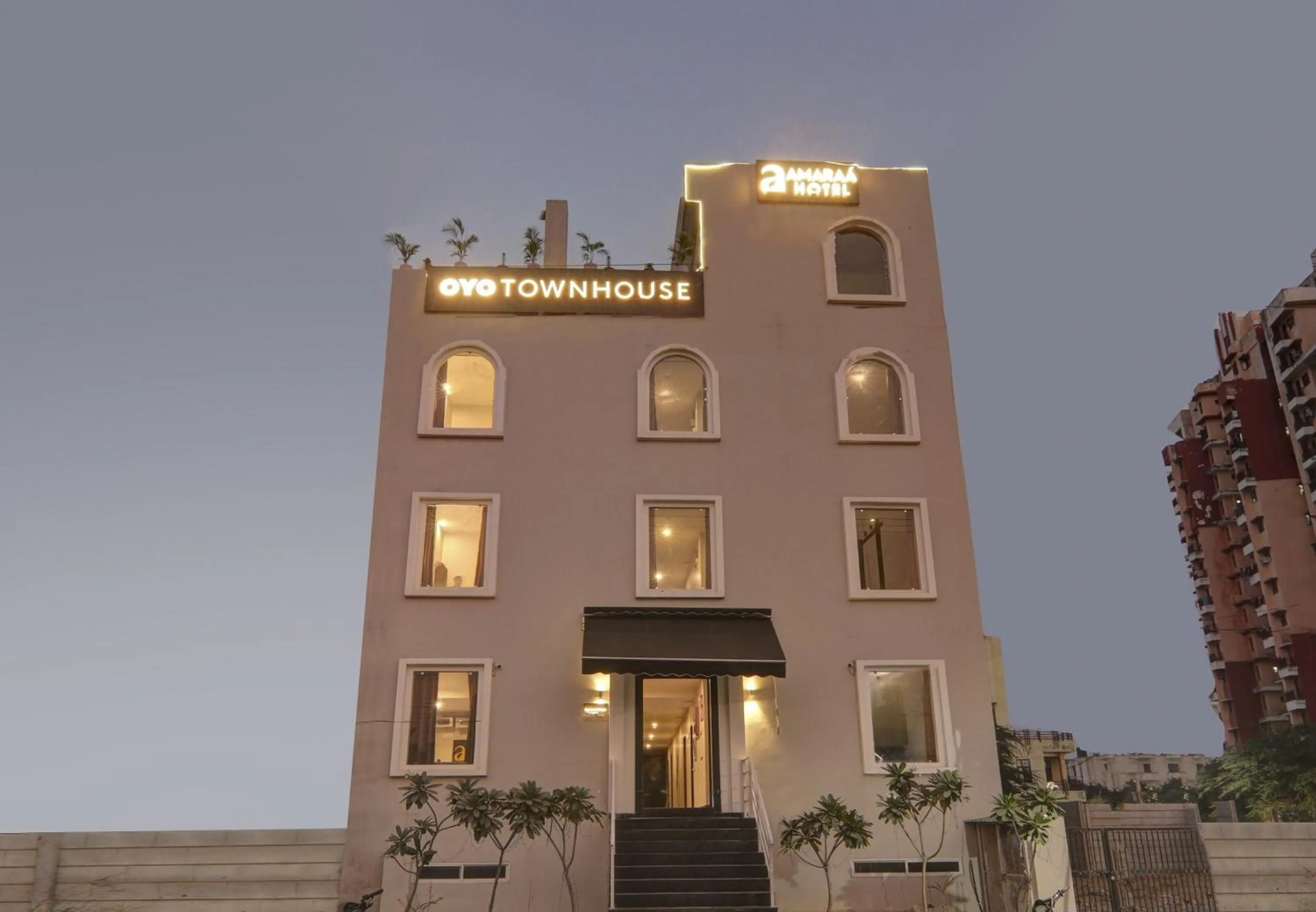 Facade/entrance in Super Townhouse Amaraa Hotel Near Phoenix Palassio