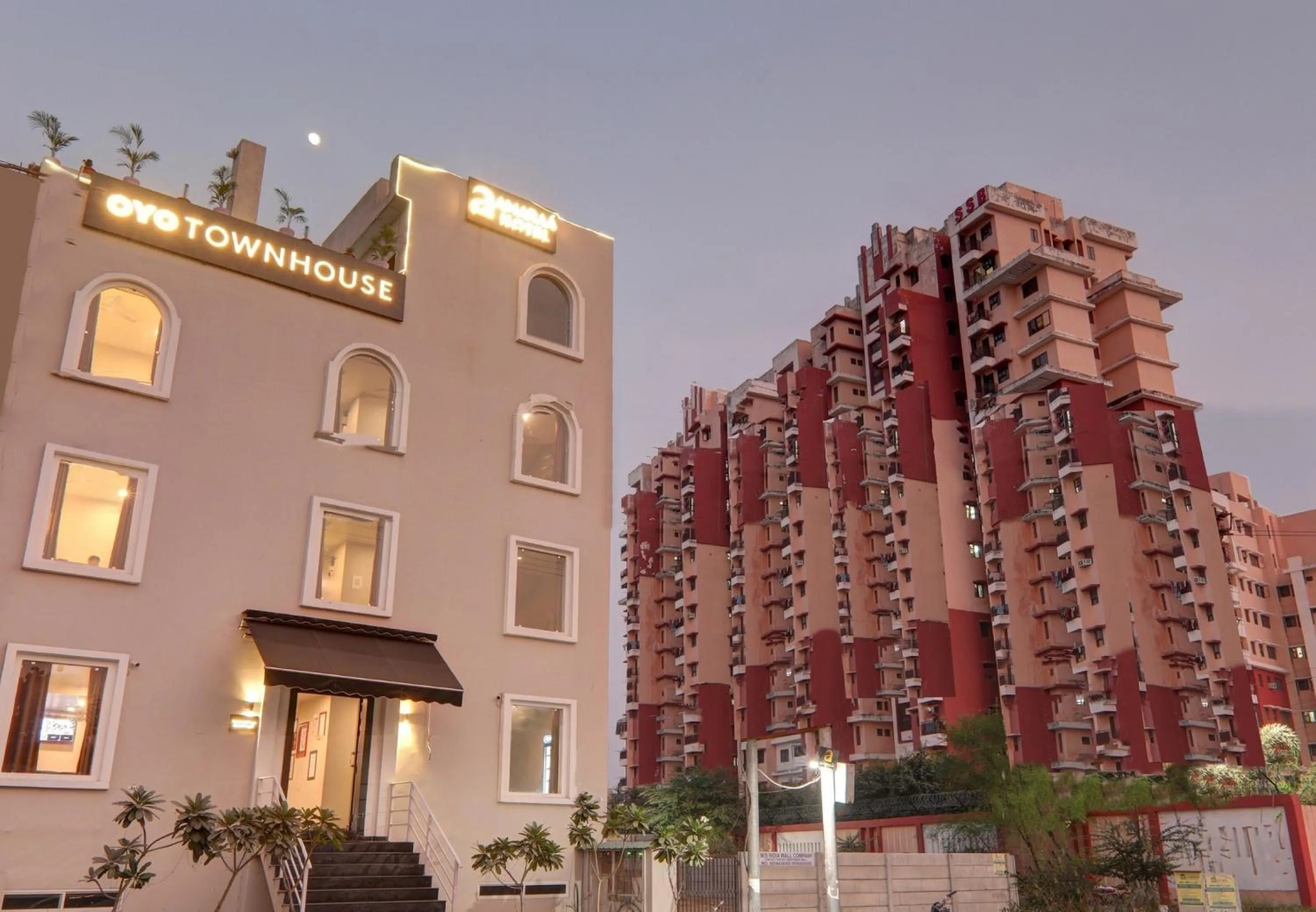 Facade/entrance in Super Townhouse Amaraa Hotel Near Phoenix Palassio