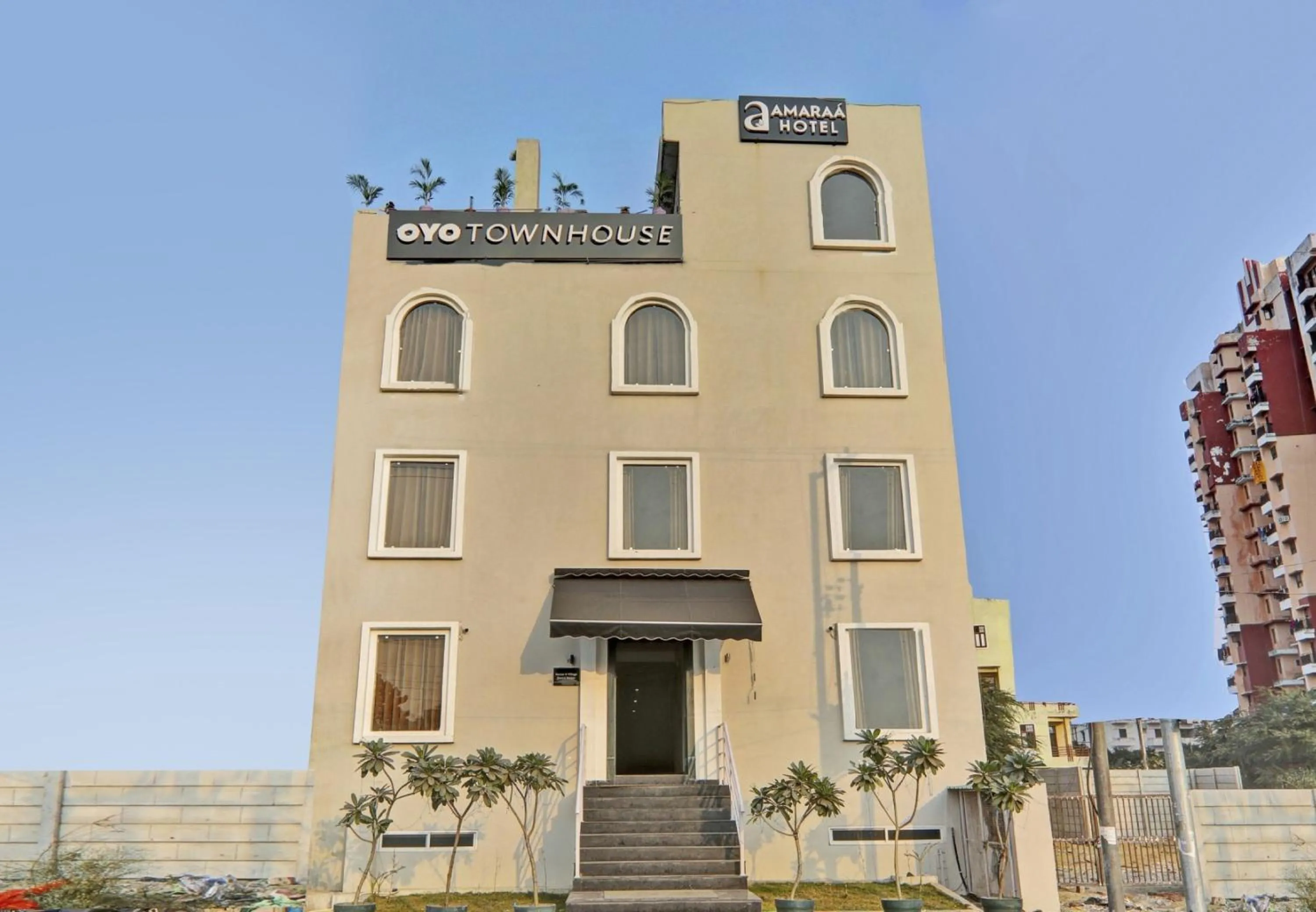 Facade/entrance in Super Townhouse Amaraa Hotel Near Phoenix Palassio