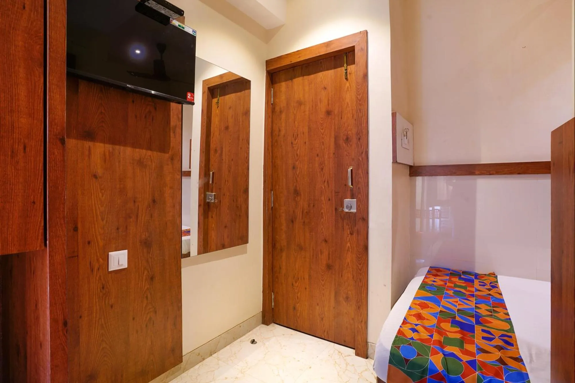 Bed in Via Super 7 Inn- Nr Rabale Station