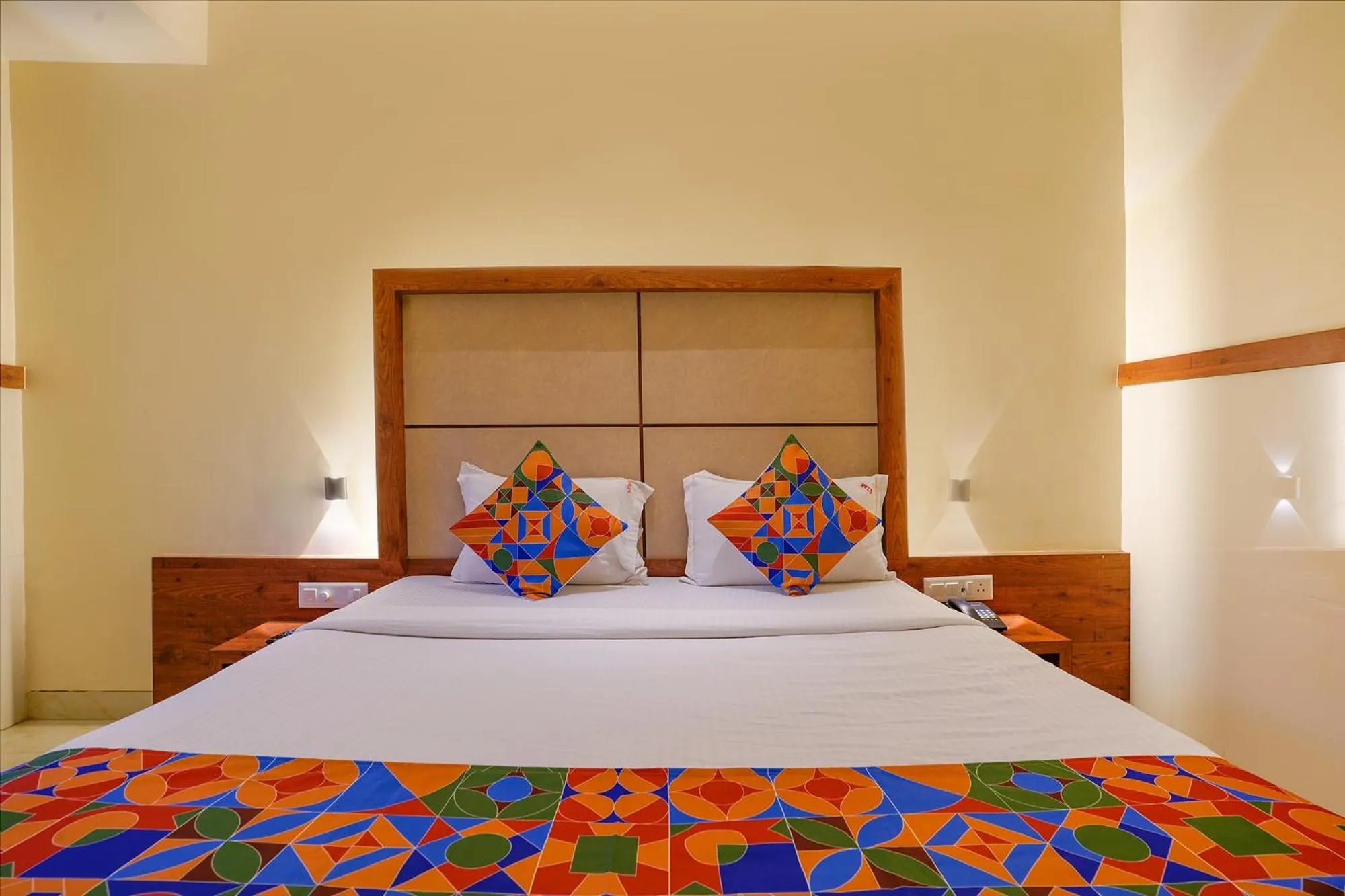 Bed in Via Super 7 Inn- Nr Rabale Station