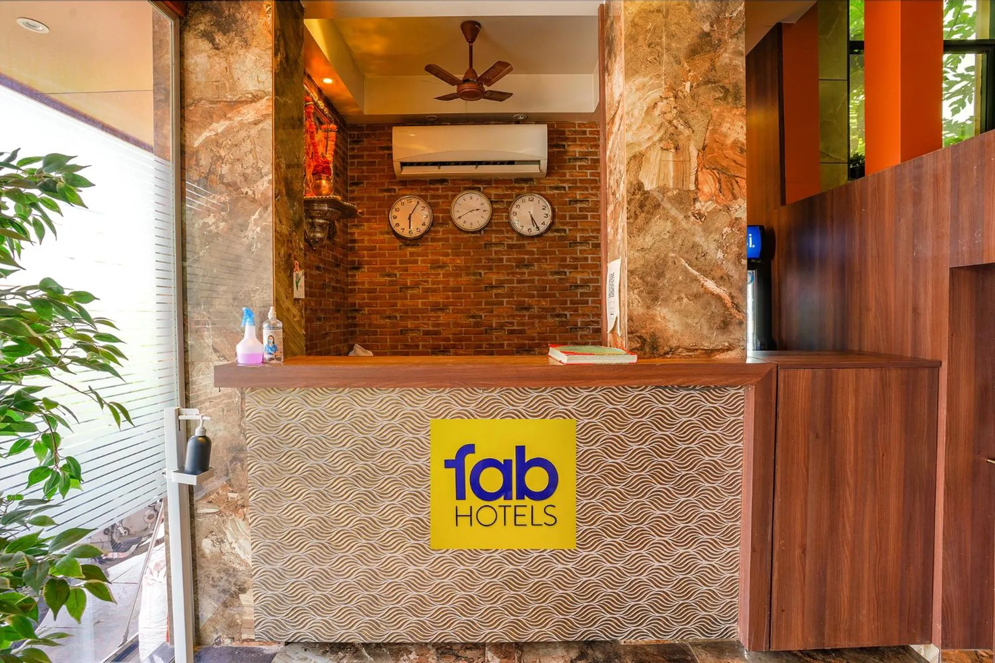 Lobby or reception in Via Super 7 Inn- Nr Rabale Station