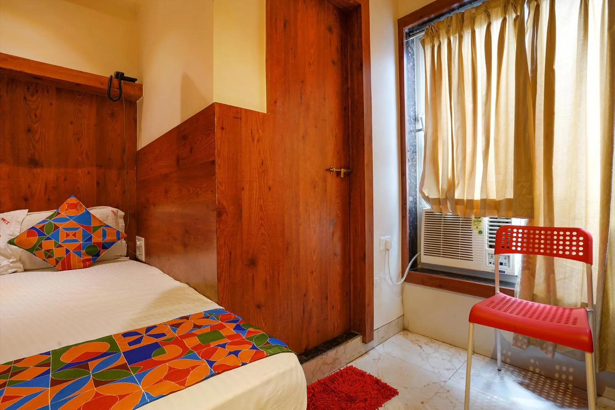 Bed in Via Super 7 Inn- Nr Rabale Station