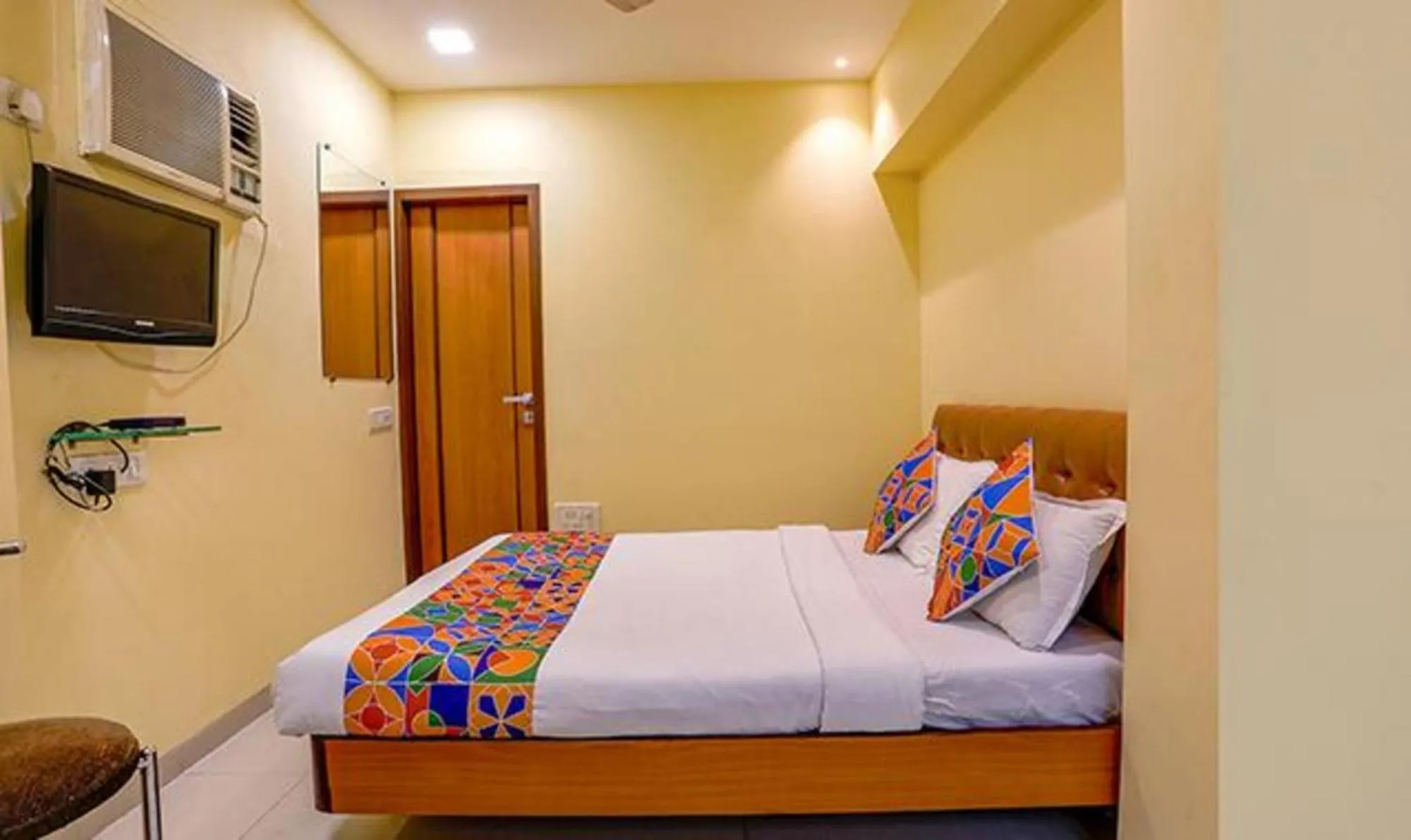 Bed in Via Jayshree - Nr Mumbai International Airport