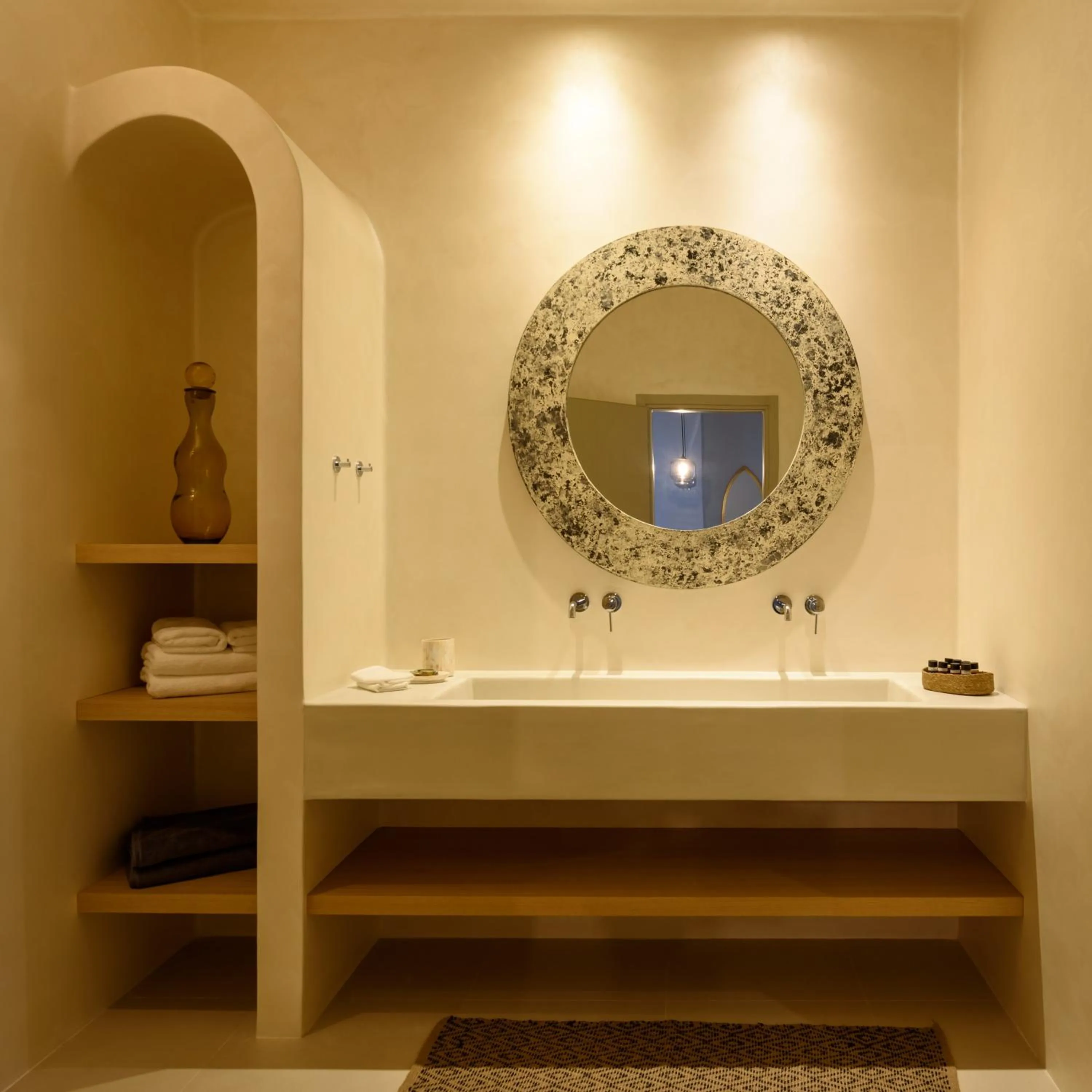 Shower in Este Luxury Suites