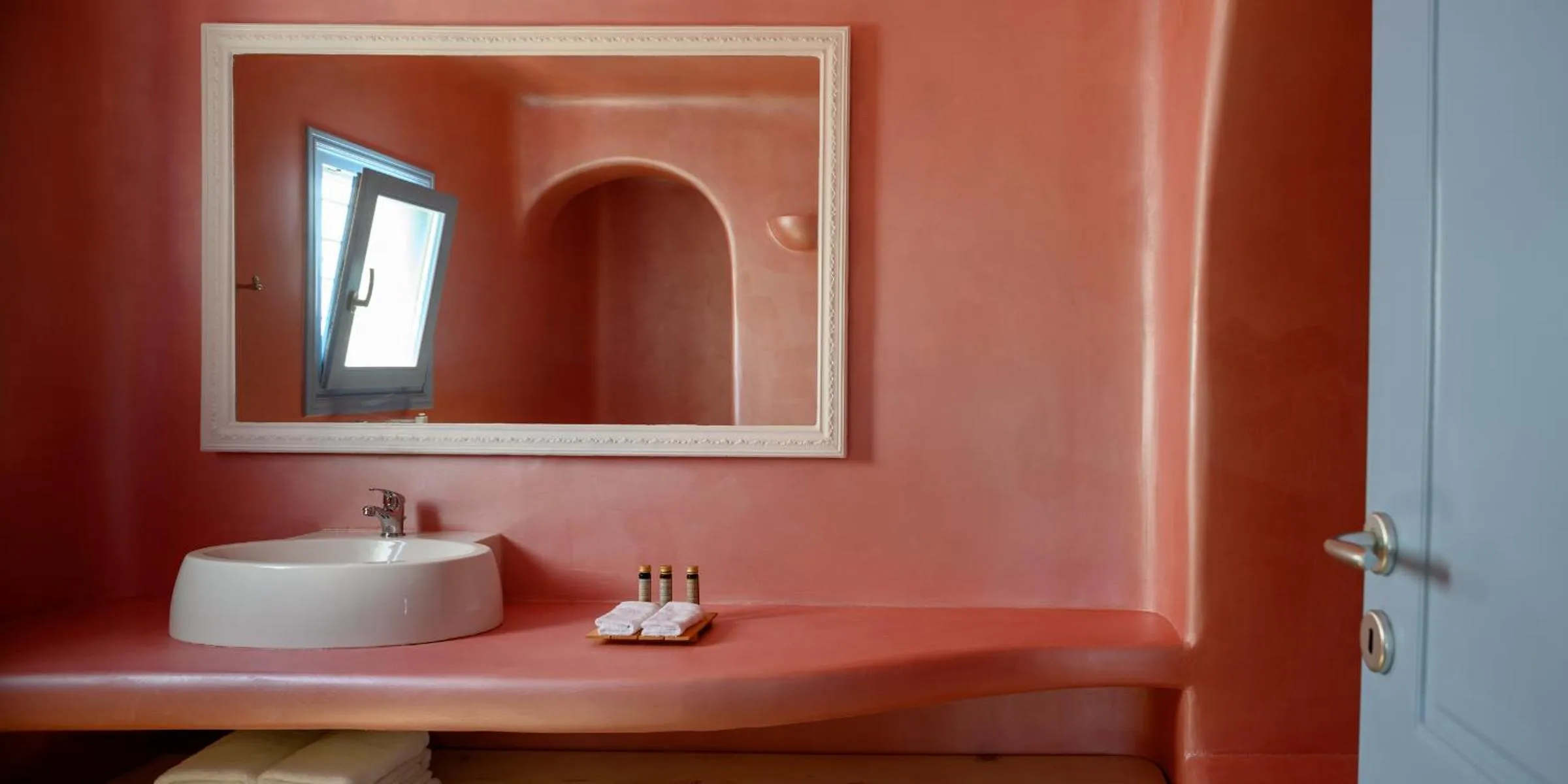 Shower in Este Luxury Suites