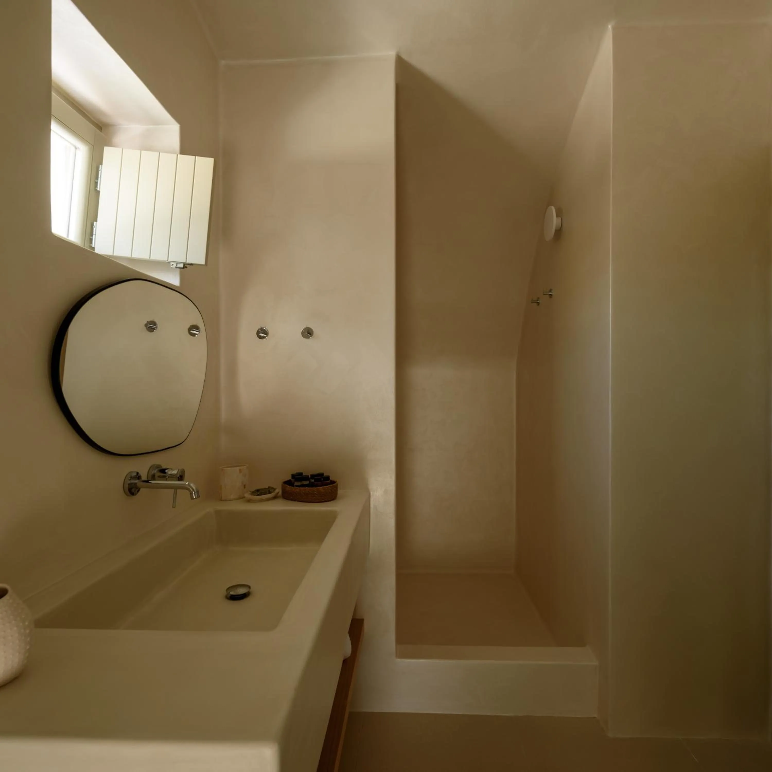 Shower in Este Luxury Suites