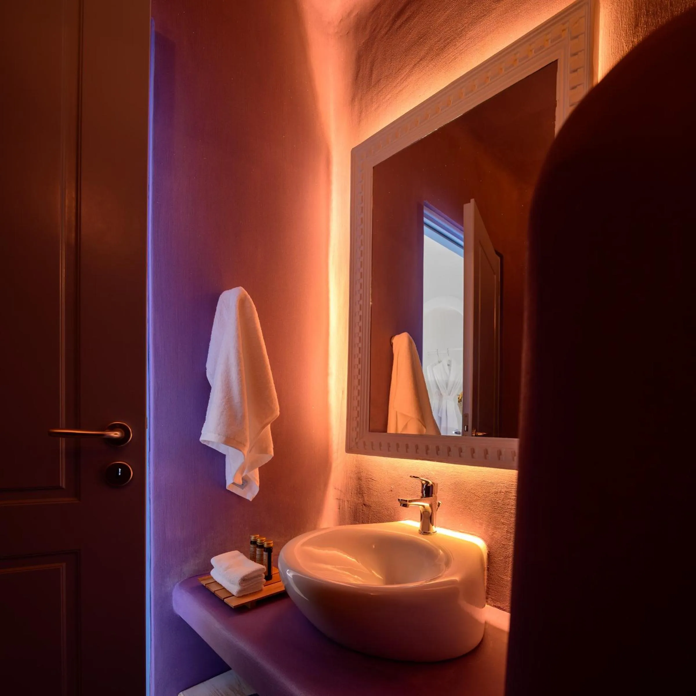 Shower in Este Luxury Suites