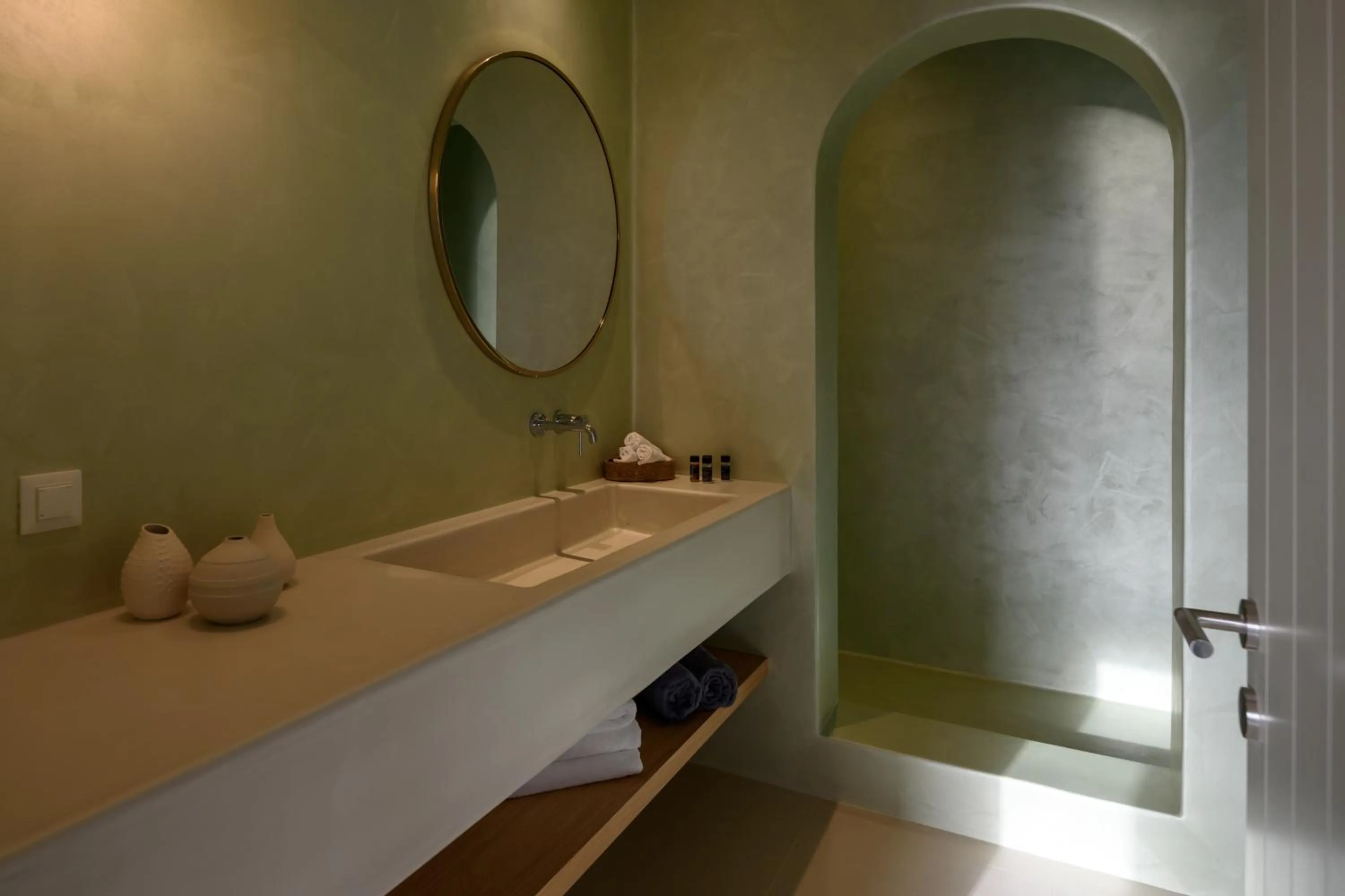 Shower in Este Luxury Suites