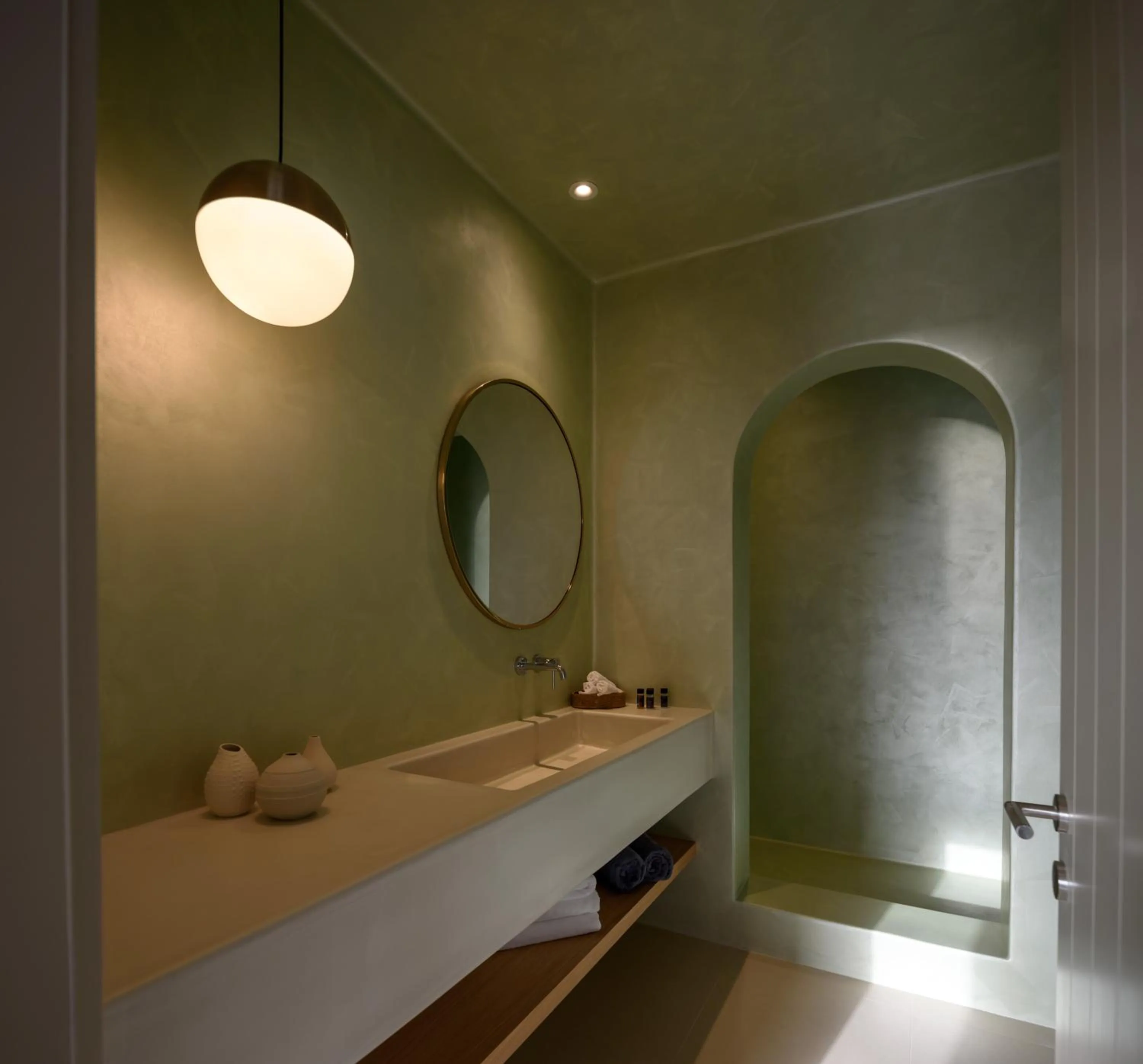 Shower in Este Luxury Suites