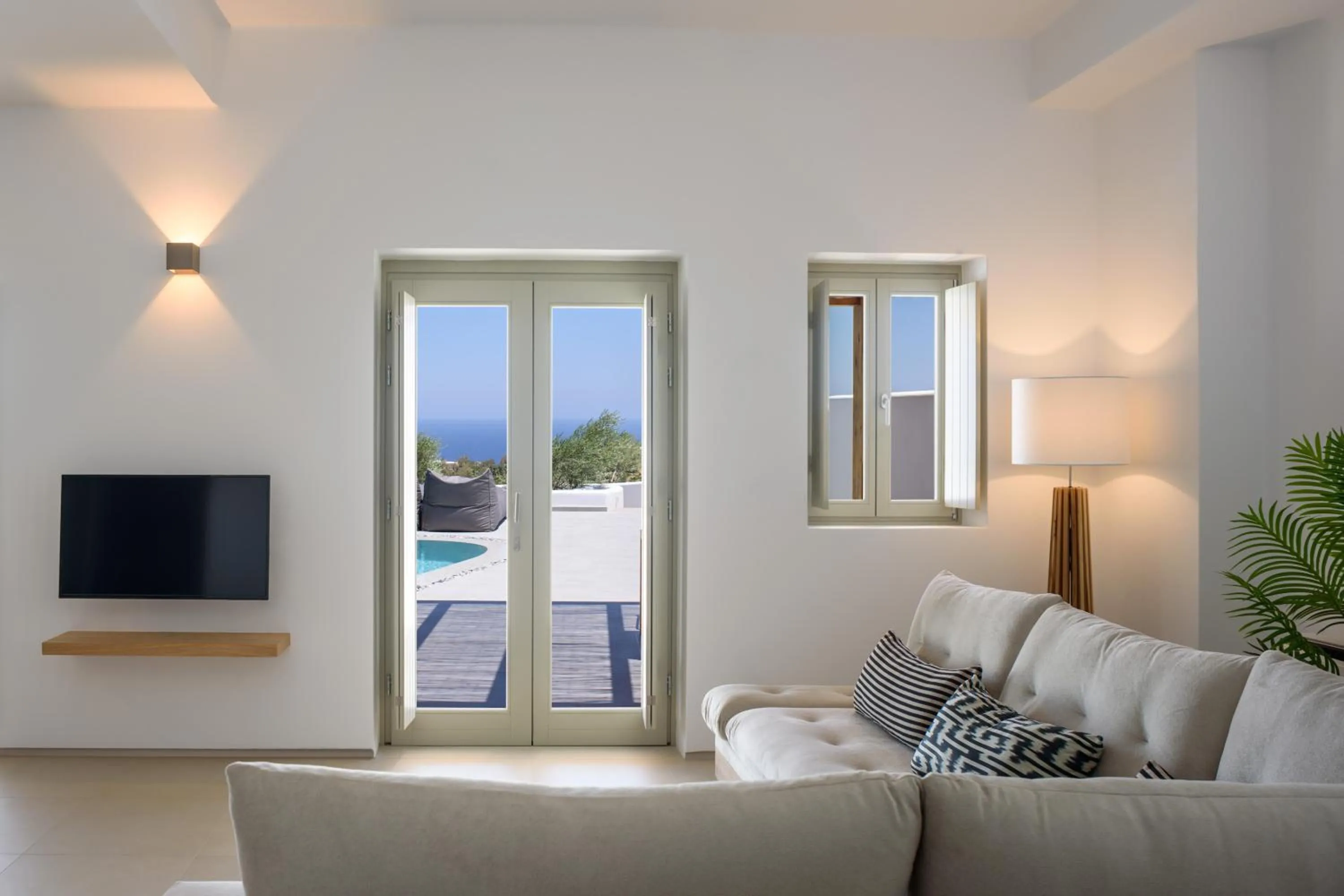 Day in Este Luxury Suites