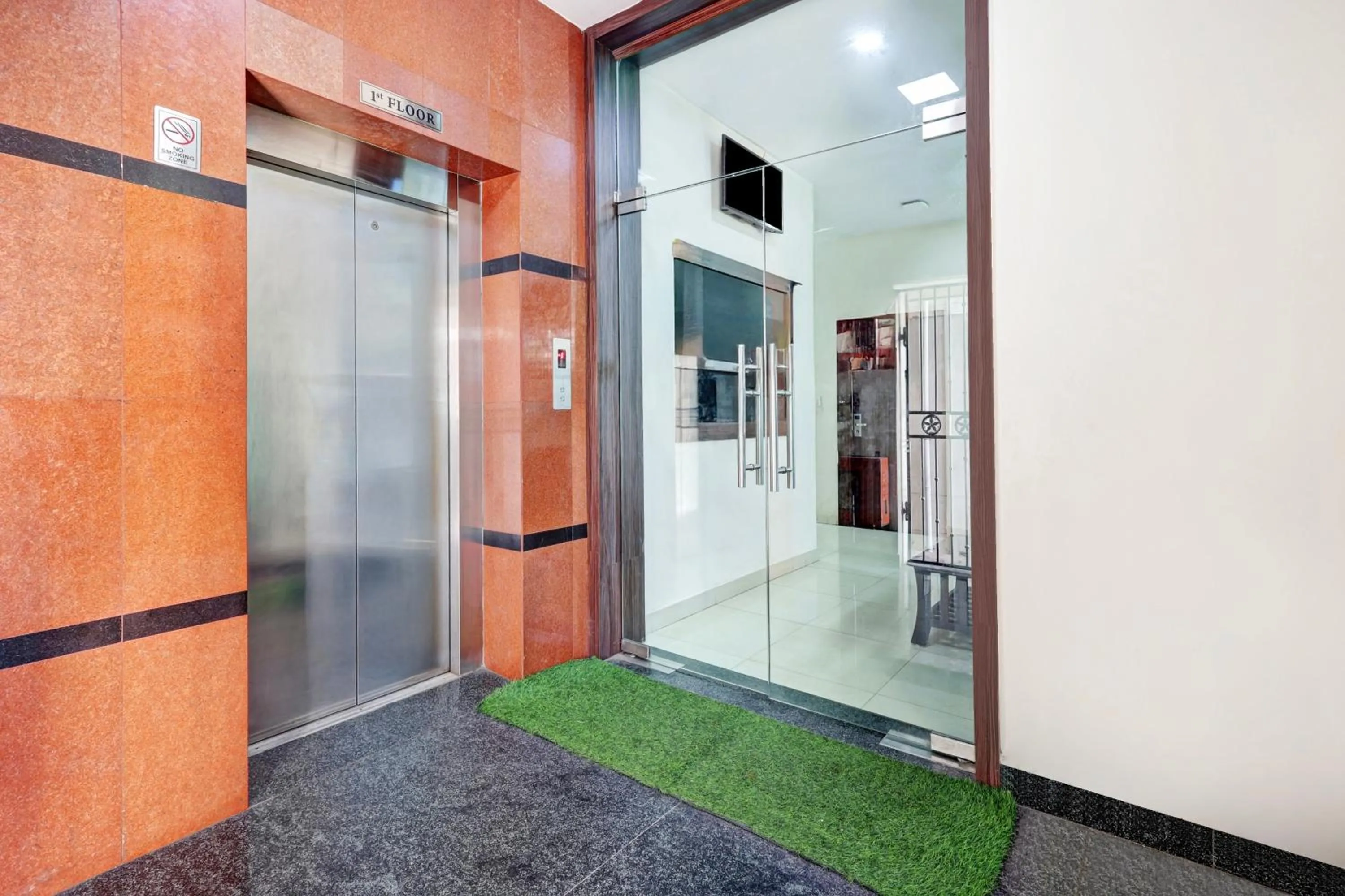 Lobby or reception in Collection O Dabagardens Near RK Beach