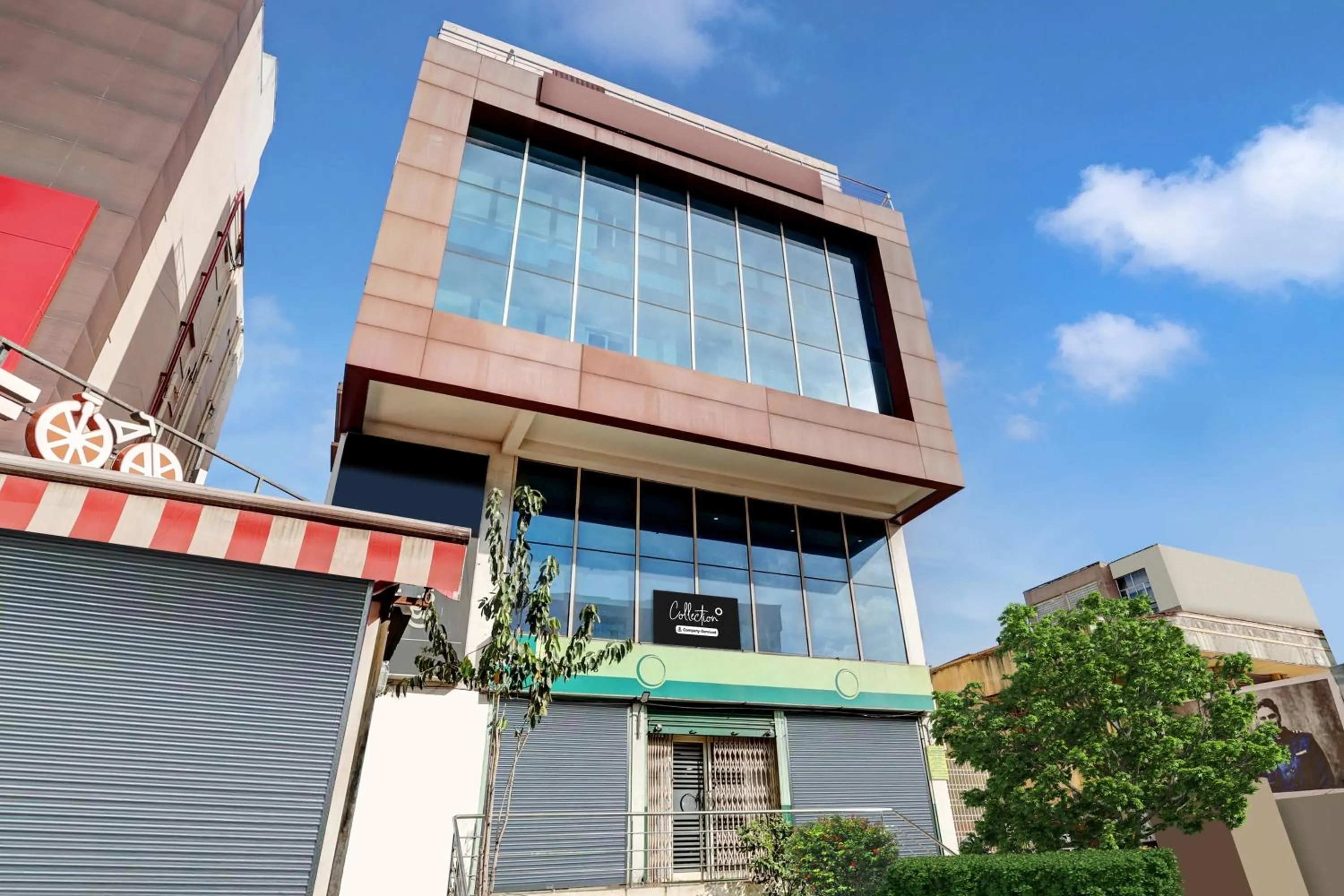 Facade/entrance in Collection O Dabagardens Near RK Beach