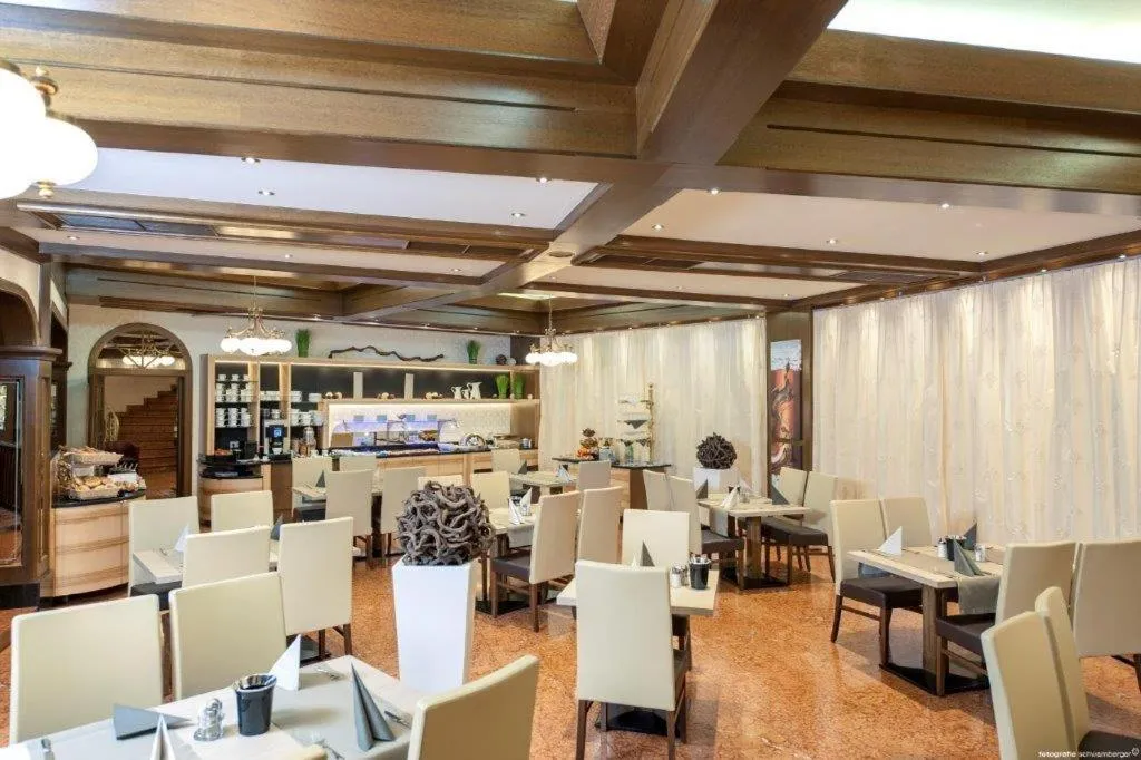 Restaurant/places to eat in Hotel Weinberg GmbH