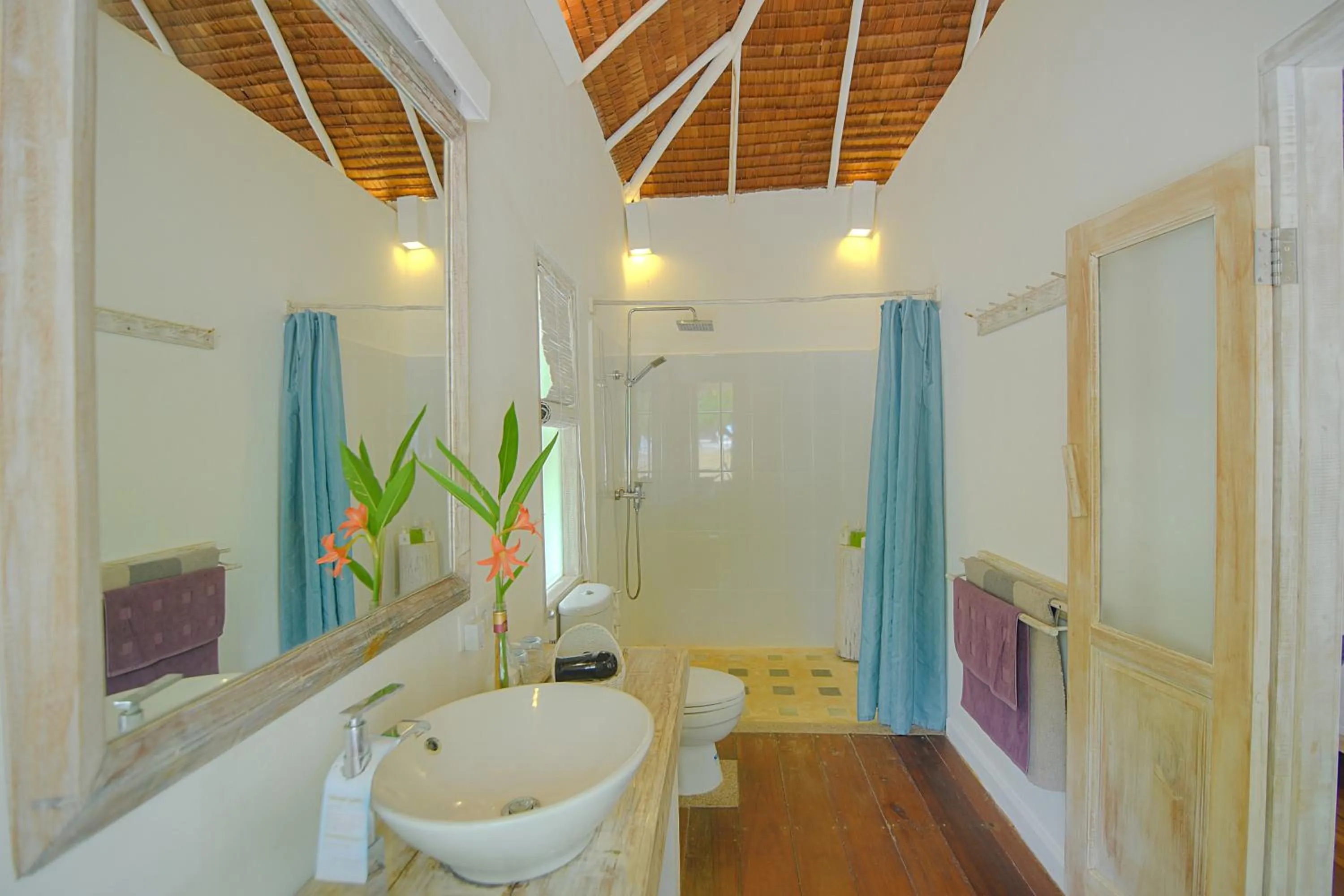 Shower in Trikora Beach Club and Resort