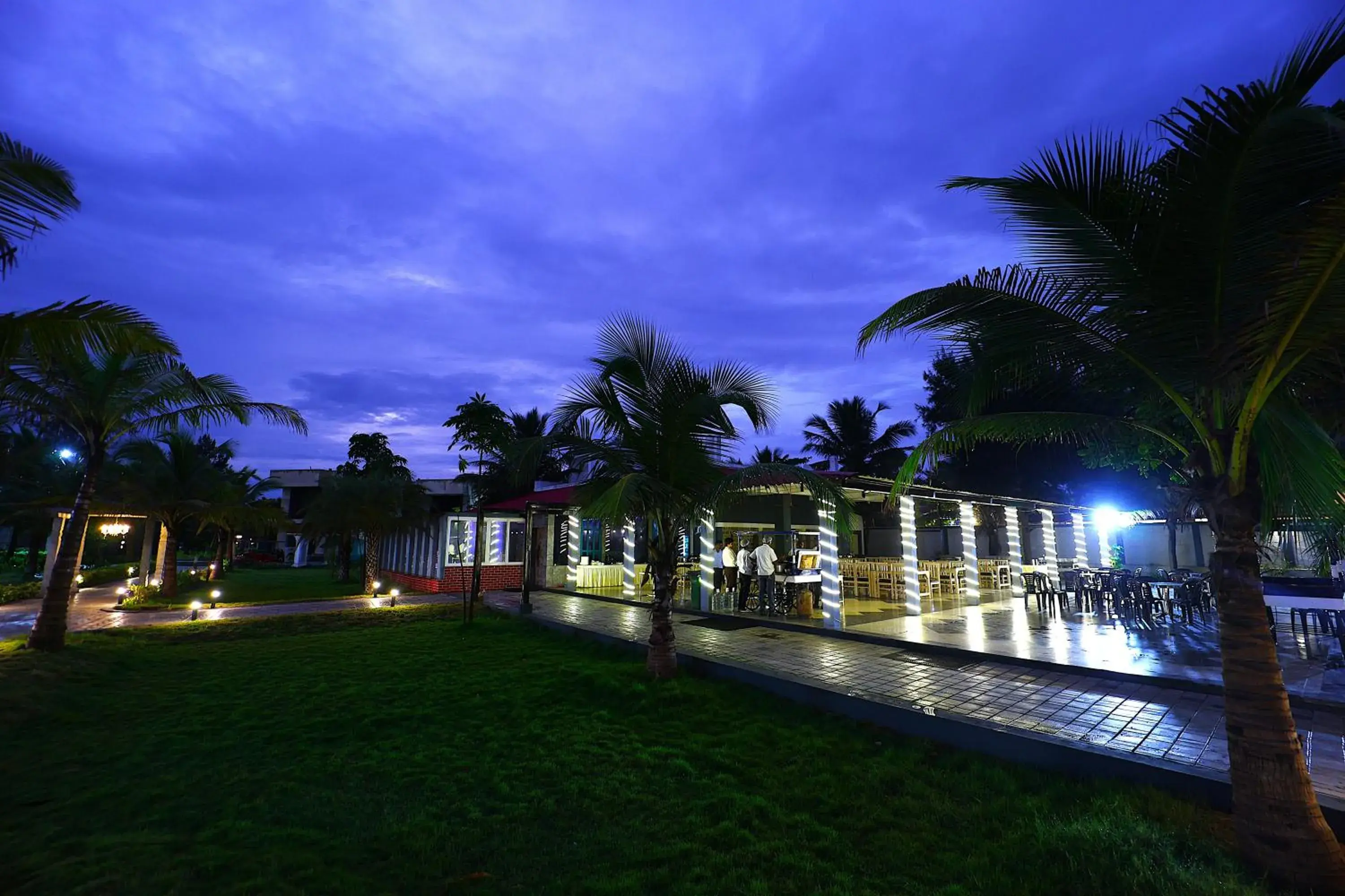 Restaurant/places to eat in coral beach resort Restaurant/places to eat in coral beach resort