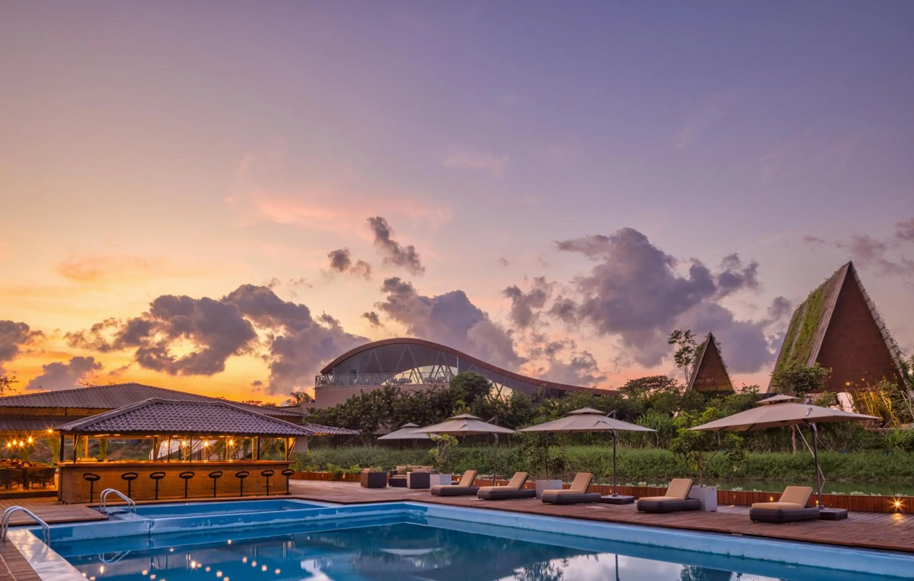 Restaurant/places to eat in Bolagala Agro Floating Resort