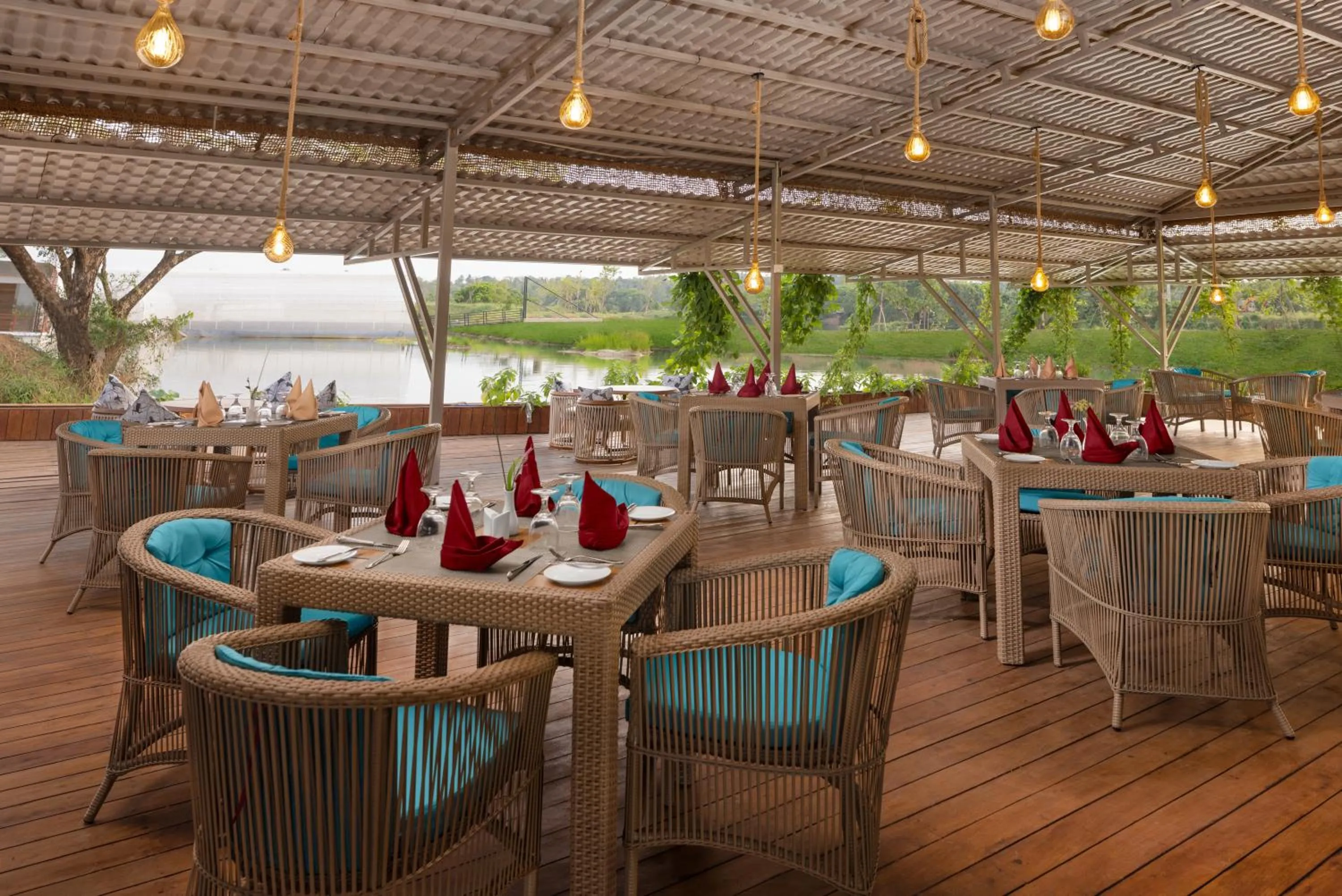 Restaurant/places to eat in Bolagala Agro Floating Resort