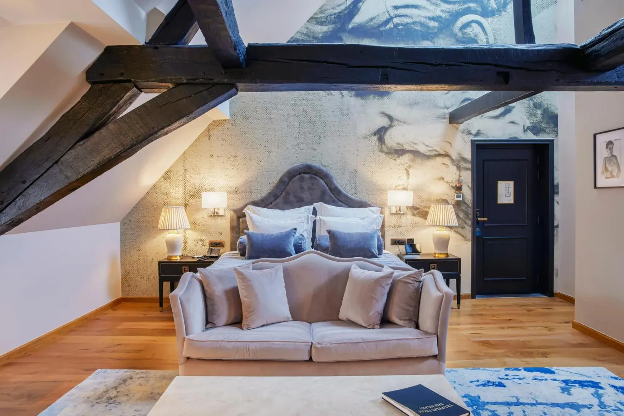 Living room, Bed in Juliana Hotel & Spa - Brussels Centre Living room, Bed in Juliana Hotel & Spa - Brussels Centre