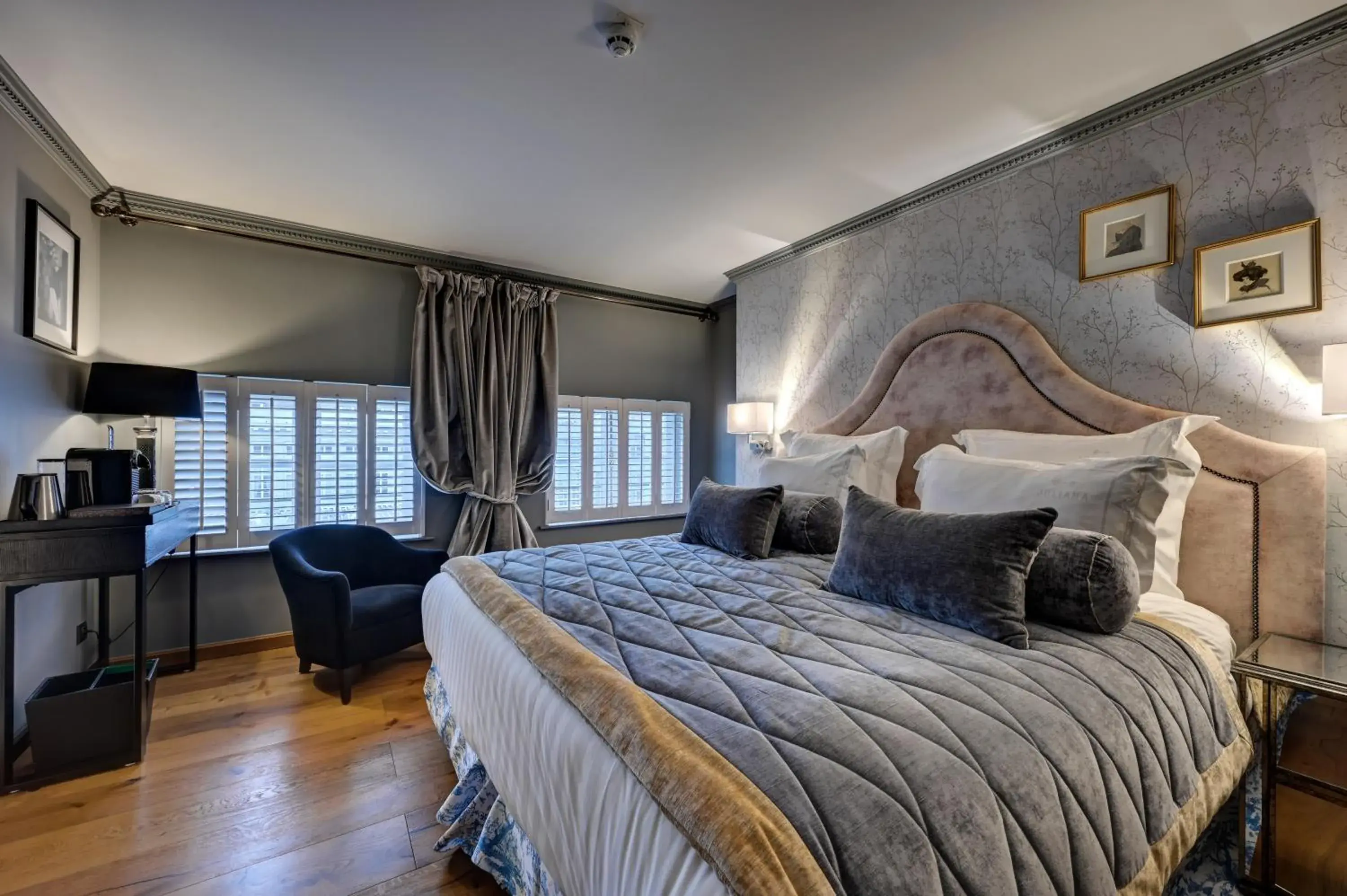 Bedroom, Bed in Juliana Hotel & Spa - Brussels Centre Bedroom, Bed in Juliana Hotel & Spa - Brussels Centre