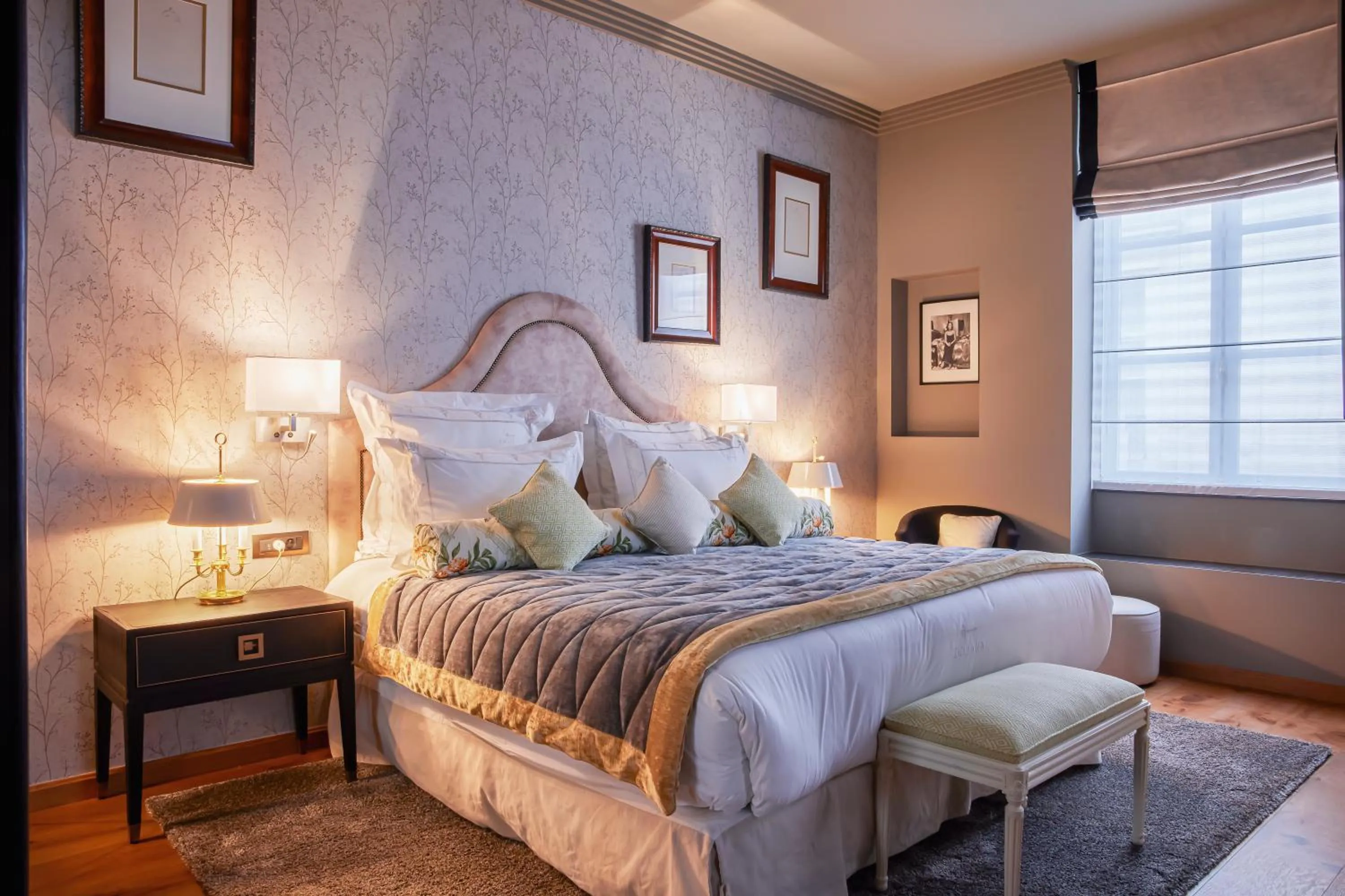 Living room, Bed in Juliana Hotel & Spa - Brussels Centre