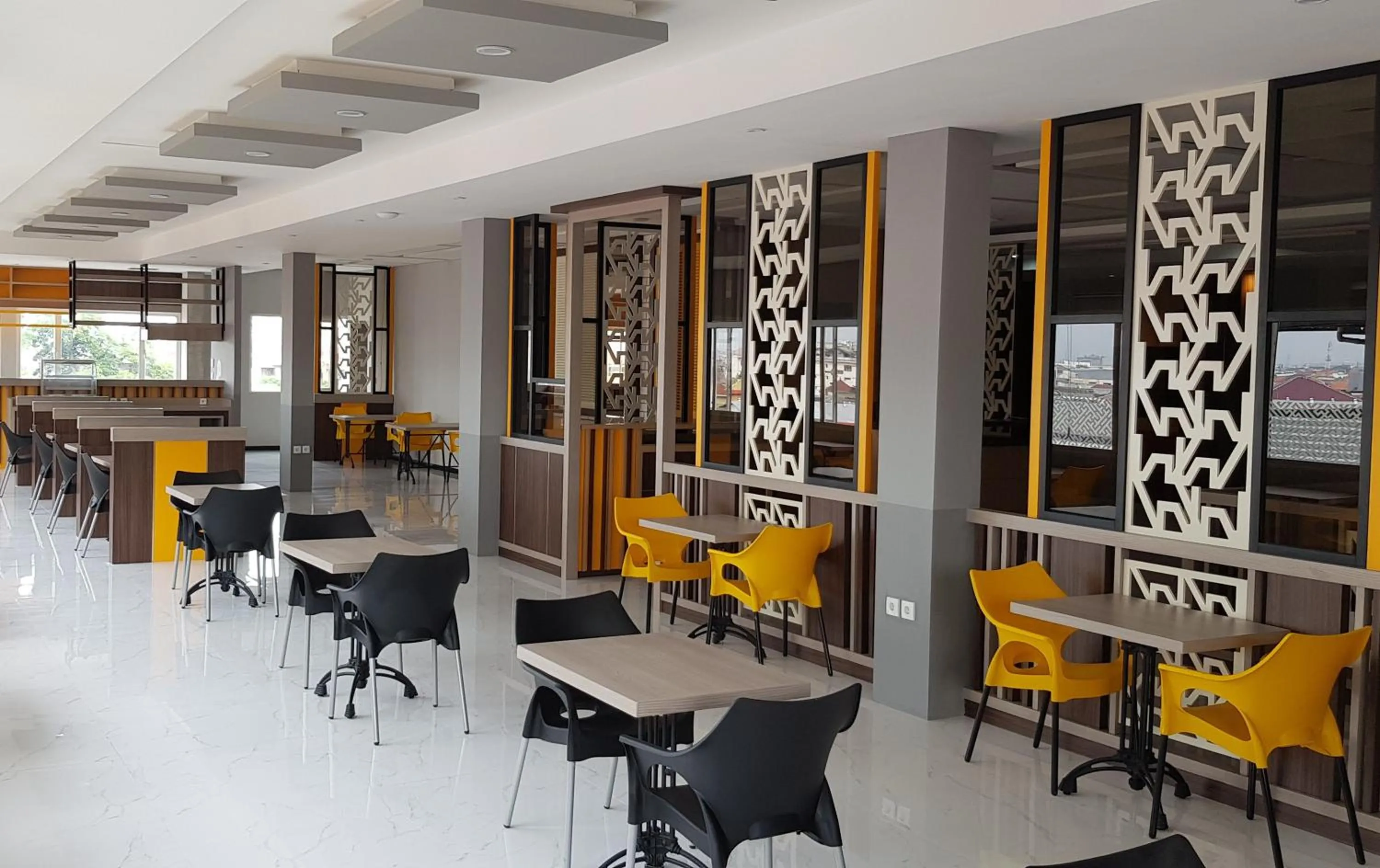 Restaurant/places to eat in D'Carol Hotel