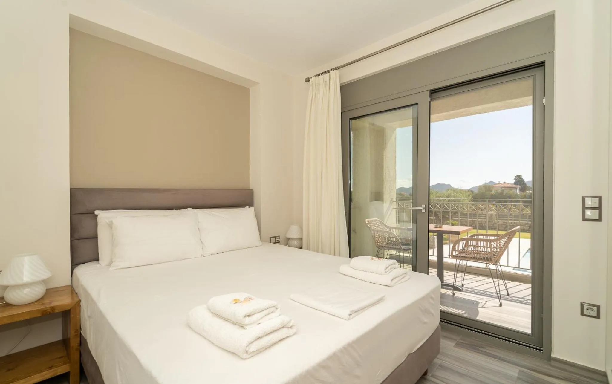 Bedroom, Bed in CARLOS MANSION LUXURY SUITES