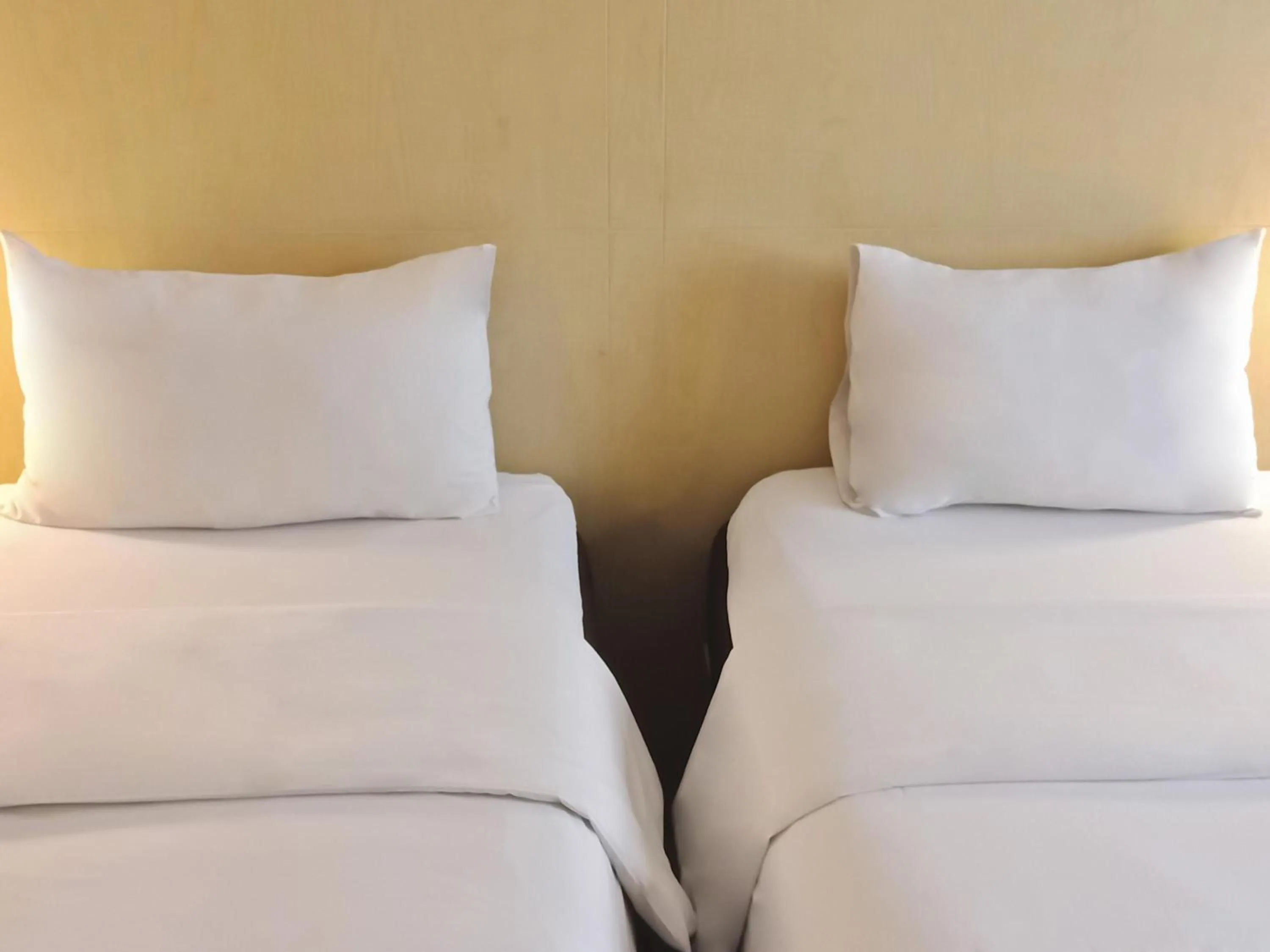 Bedroom, Bed in Ibis Padang